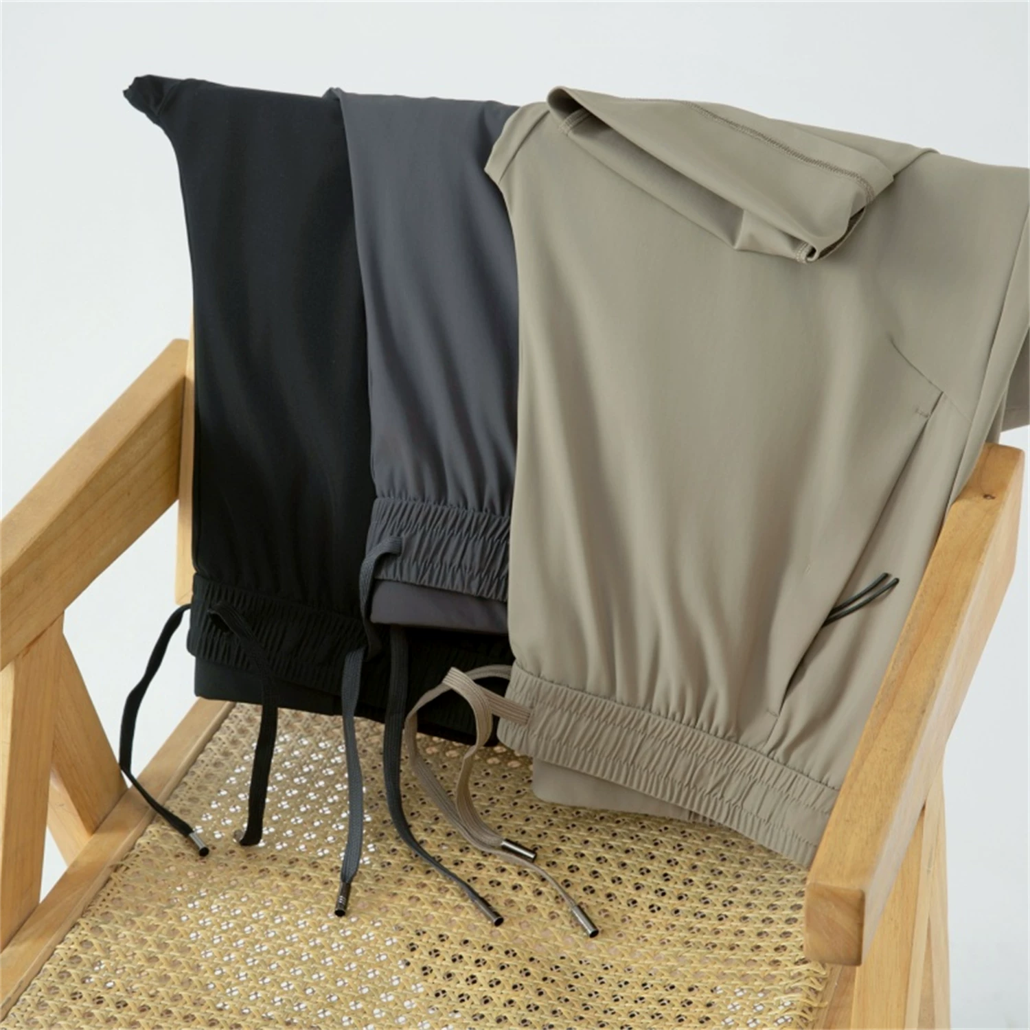 Quần điều hòa Don Quixote Ice Silk! Siêu mát, co giãn bốn chiều, lưng thun mùa hè, quần ống thẳng, quần dài dành cho nam.