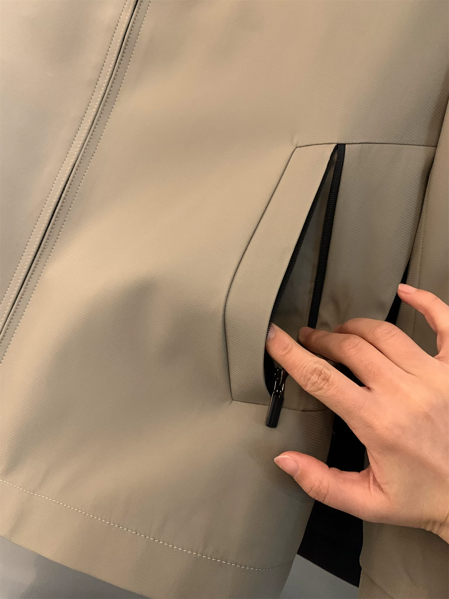 Quản lý kinh doanh Don Quixote! Áo khoác nam nhẹ, chống gió và chống thấm nước, có viền laser.