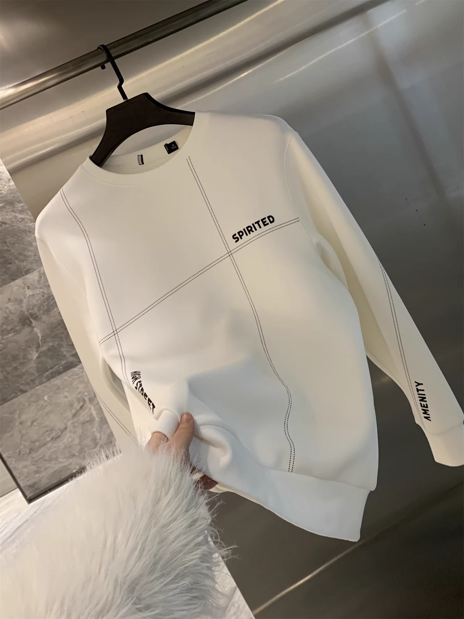 Lớp không khí của bộ sưu tập “Six Sandwiches” của Don Quixote! Áo len dài tay cổ tròn đa năng dành cho nam mùa xuân và mùa thu.