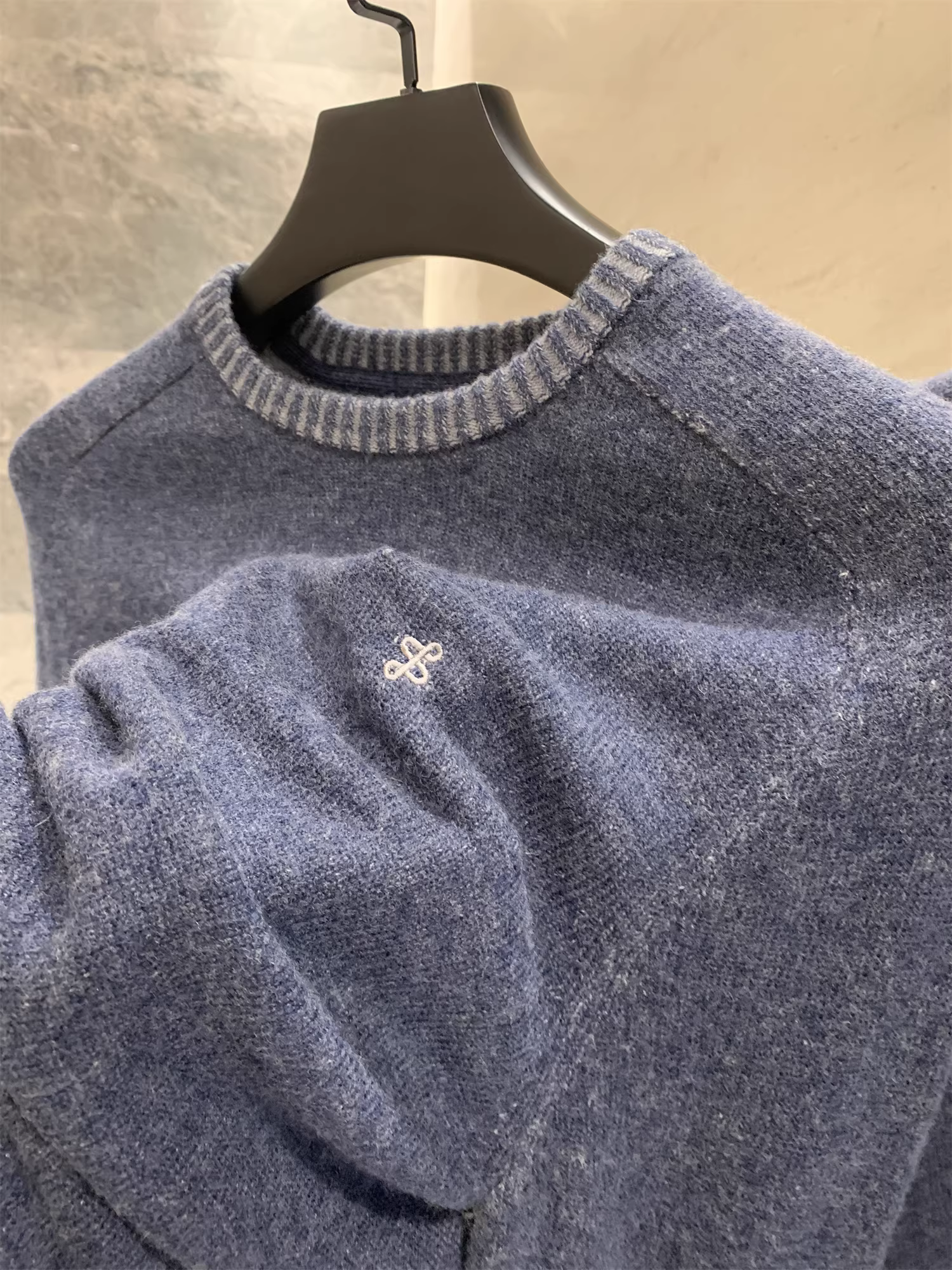 Dòng thiết kế của Don Quixote, nhà thiết kế người Bồ Đào Nha! 65% len! Áo len dệt kim cổ tròn ấm áp, đa năng cho mùa thu đông dành cho nam.