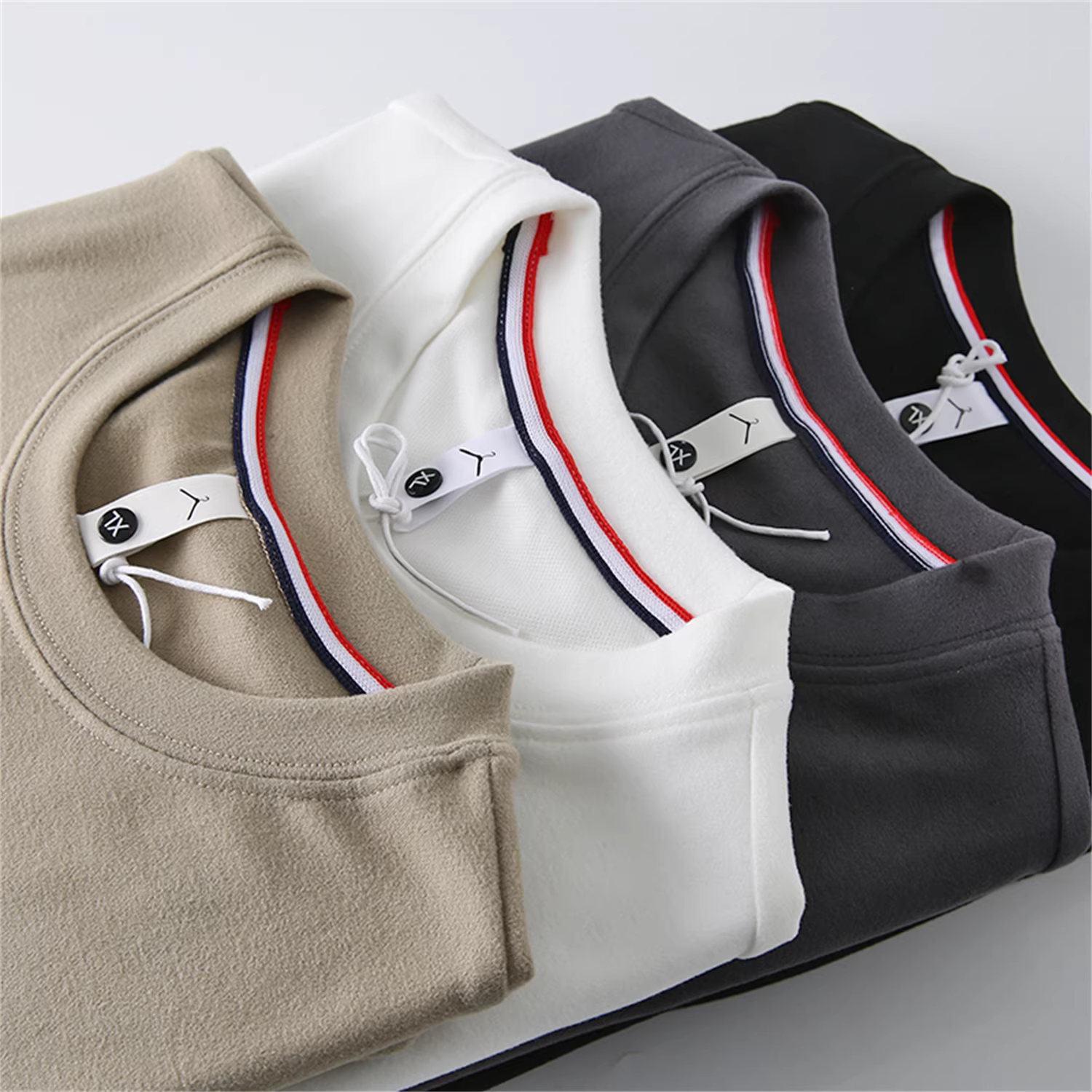 Đồ cần thiết cho mùa Thu/Đông của Don Quixote! Áo thun tự sưởi ấm bằng vải nano! Áo thun cổ tròn thêu họa tiết đa năng mùa Thu/Đông dành cho nam.