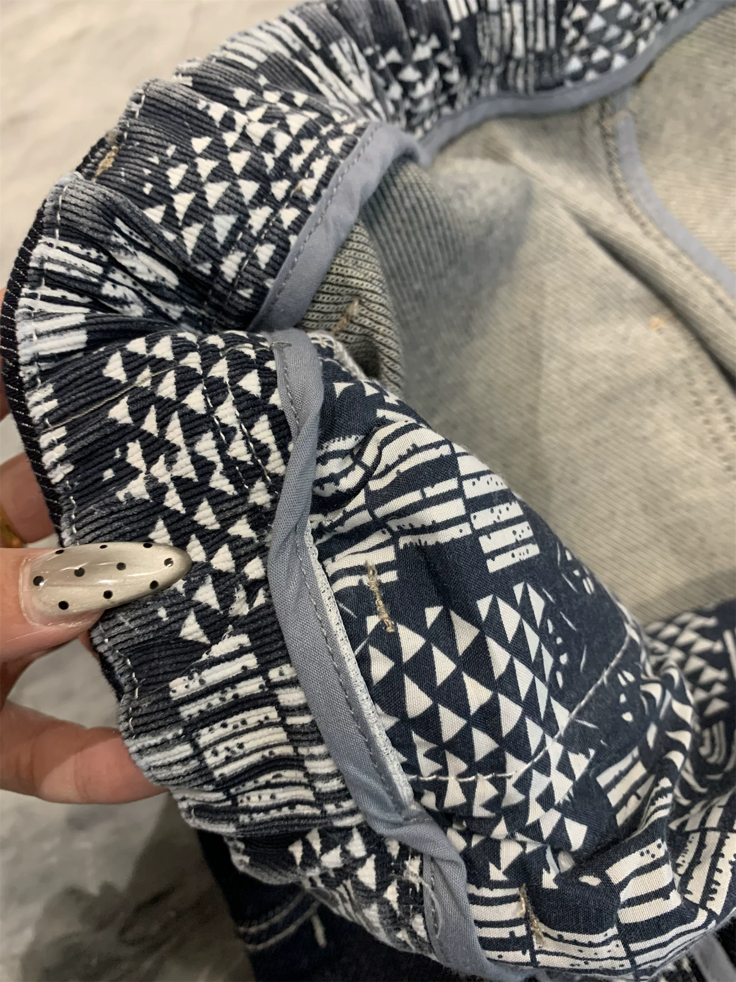 Biển Don Quixote! Dòng sản phẩm thư giãn và làm sạch! Quần jean nam mùa thu mới, kiểu dáng đơn giản, chất liệu denim co giãn, đường may nổi bật, hợp thời trang.