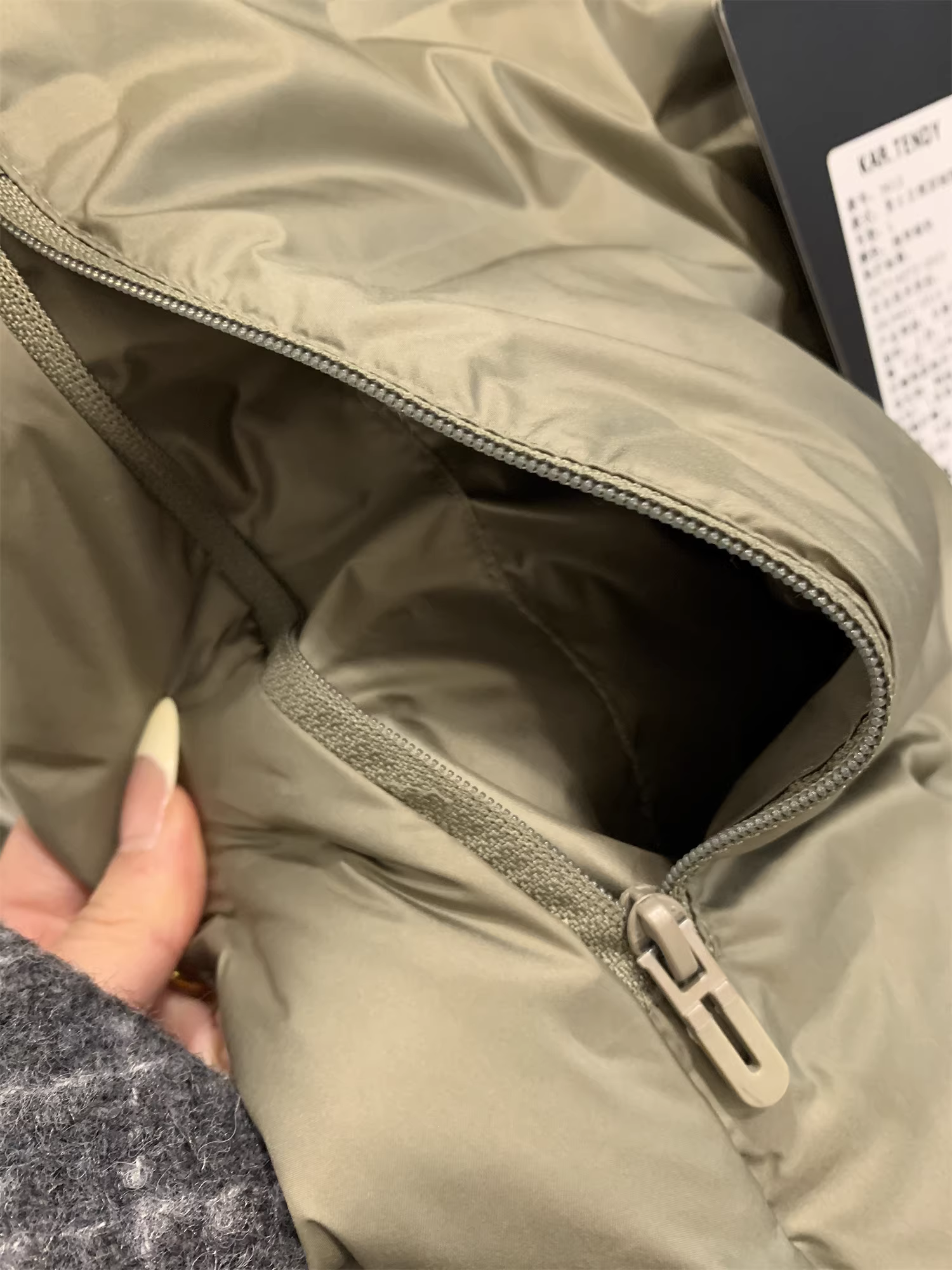 Don Quixote Bắc Mỹ Ngoài trời! Đường may hoàn toàn liền mạch! Áo khoác phao nam cổ đứng nhẹ và ấm áp mùa đông.