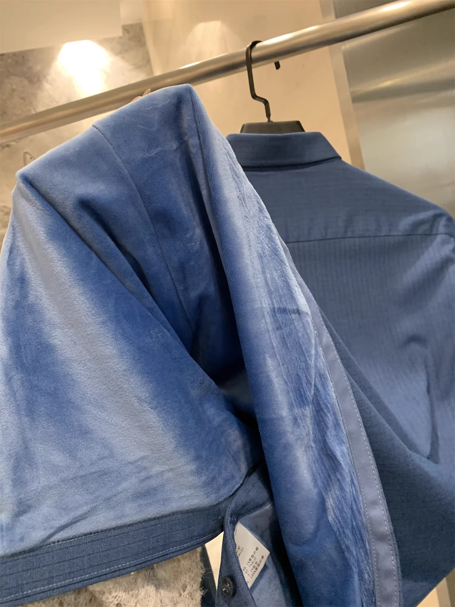 Ưu điểm của bộ sưu tập Don Quixote Mon! Họa tiết dọc tối màu! Áo sơ mi nam có cổ, lót lông cừu ấm áp mùa thu đông.