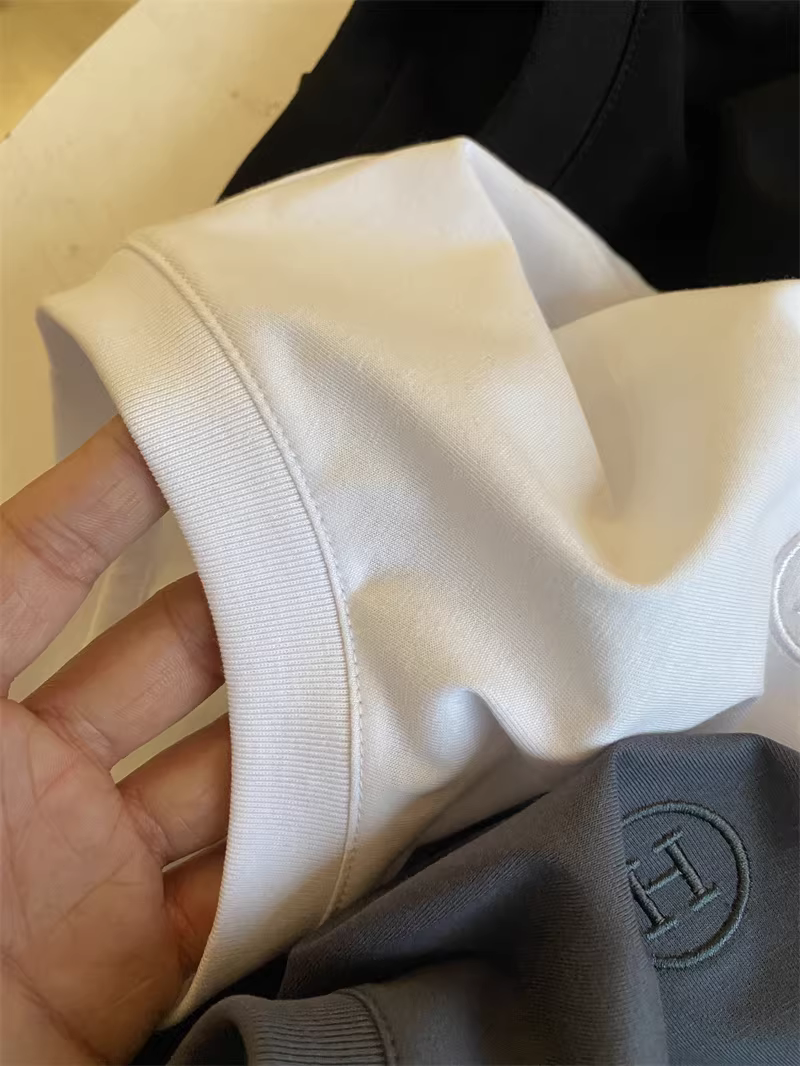 Dòng sản phẩm Don Quixote! Chất liệu cotton mềm mại, thân thiện với da! Áo thun nam tay ngắn màu trơn thêu chữ tinh tế, thích hợp cho mùa xuân và mùa hè.