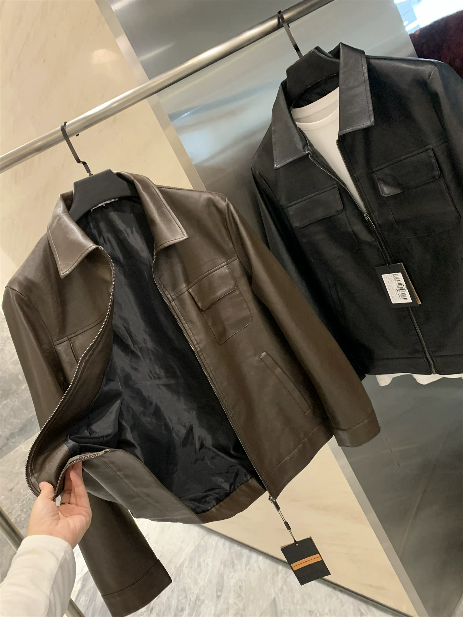 Áo khoác da microfiber Don Quixote! Có kết cấu thịt mịn! Áo khoác da đa năng, kiểu dáng lịch sự nhưng vẫn năng động, thích hợp cho mùa thu đông.