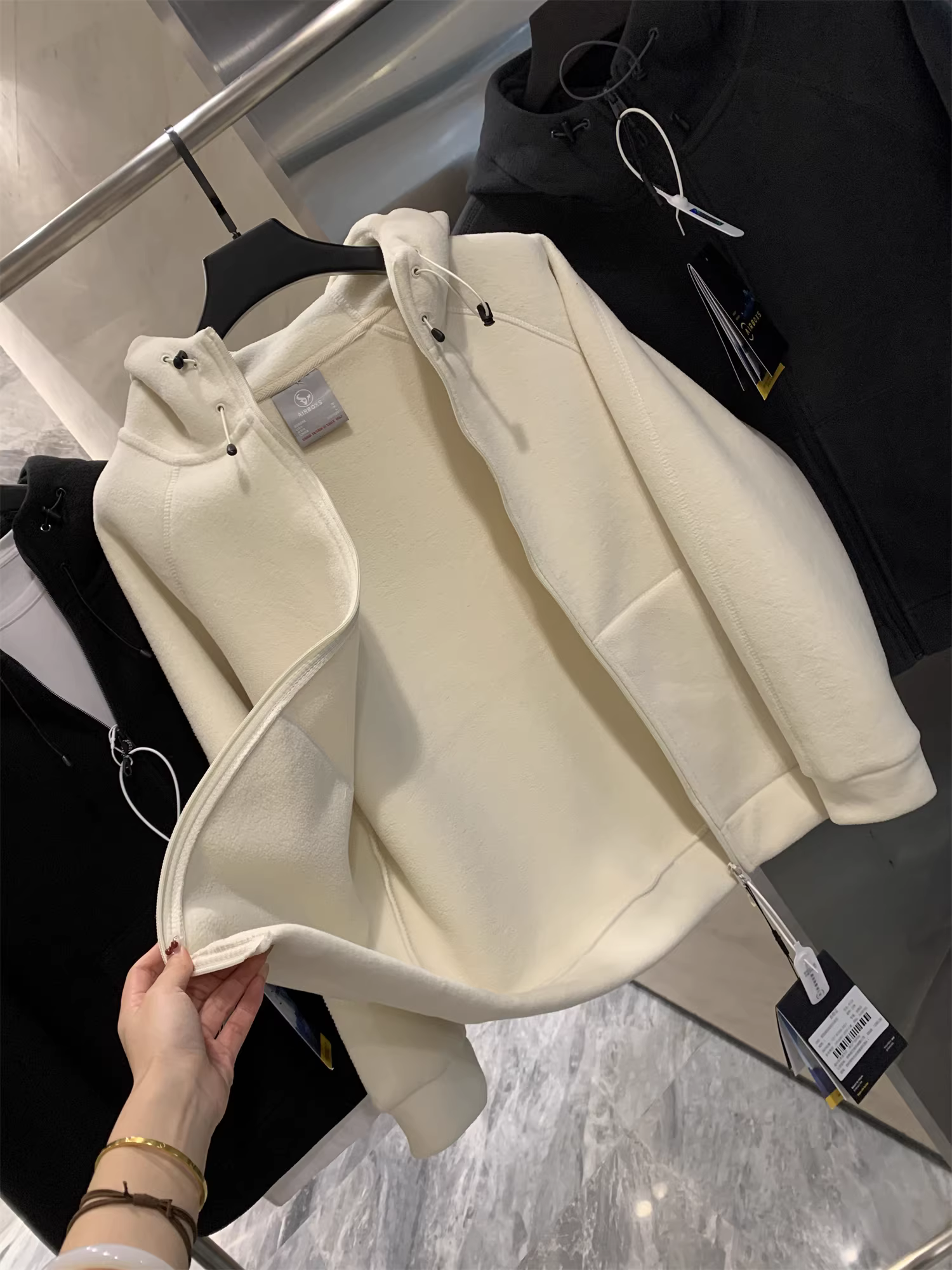 Don Quixote: Một chiếc áo có thể giữ ấm bạn suốt mùa đông! Trọng lượng nặng 680g! Áo khoác có mũ trùm đầu bằng lông cừu dày hai mặt dành cho nam giới trong mùa thu và mùa đông.