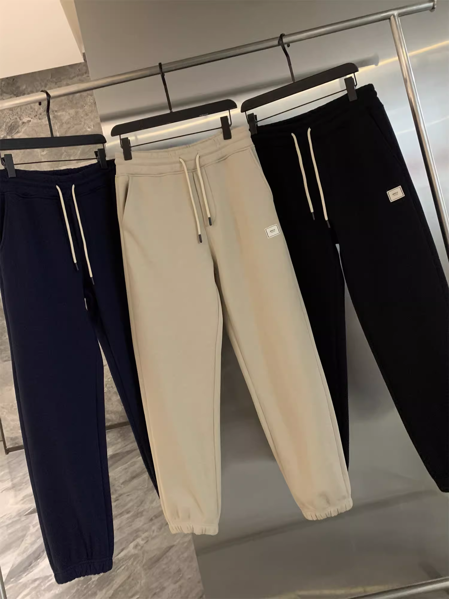 Don Quixote Offline 698! Áo khoác tích hợp lông cừu! Quần jogger nam dày dặn, thời trang mùa thu đông.