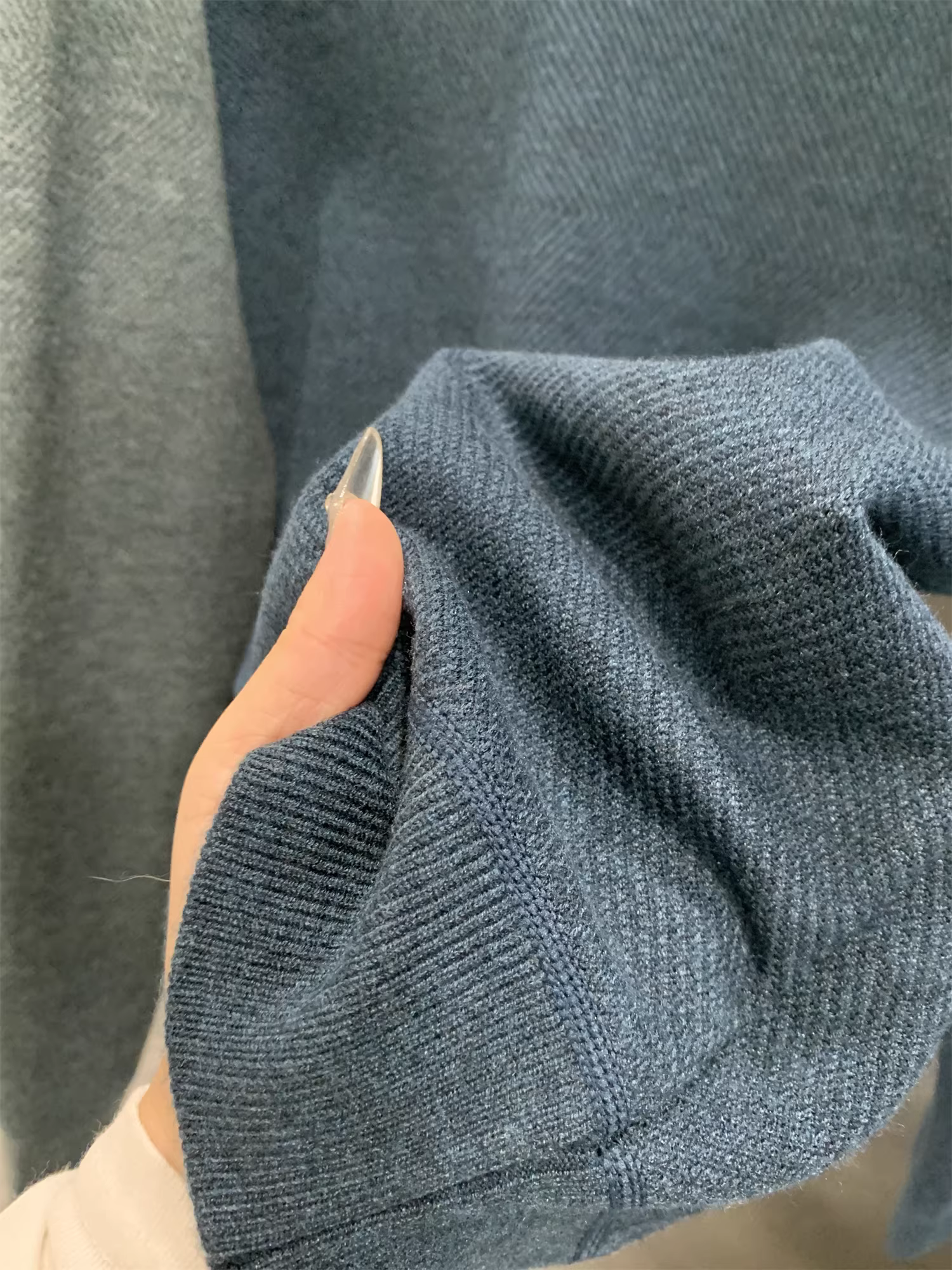 Hỗn hợp Don Quixote Lyocell! Lớp lót lông cừu tích hợp! Áo len dệt kim jacquard dày, ấm áp và có kết cấu.