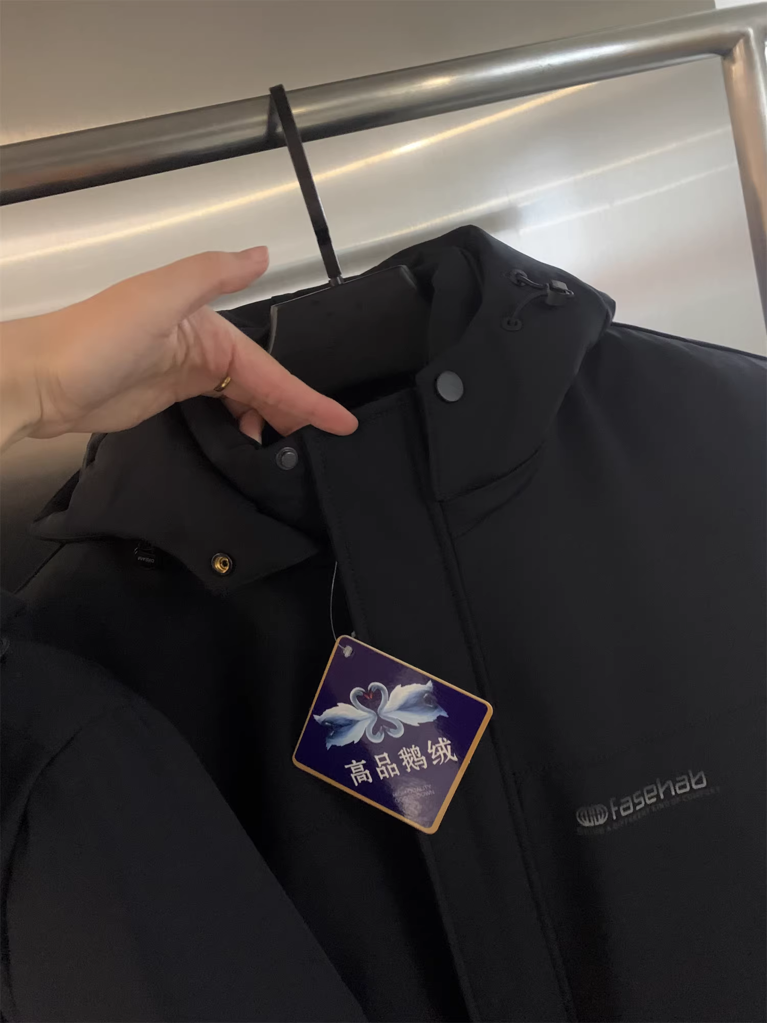 Don Quixote thật mạnh mẽ! Cao cấp ba trong một! Áo khoác phao có mũ trùm đầu mùa đông dành cho nam, màu trắng, chất liệu lông ngỗng.