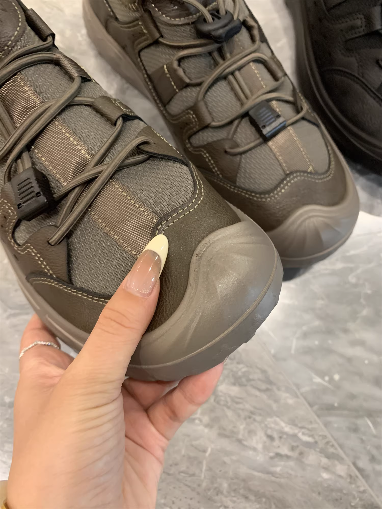 Vải lưới Don Quixote thoáng khí! Giày thể thao nam đa năng, nhẹ, mềm, đàn hồi, chống trơn trượt, kiểu dáng thấp, phong cách thường ngày.