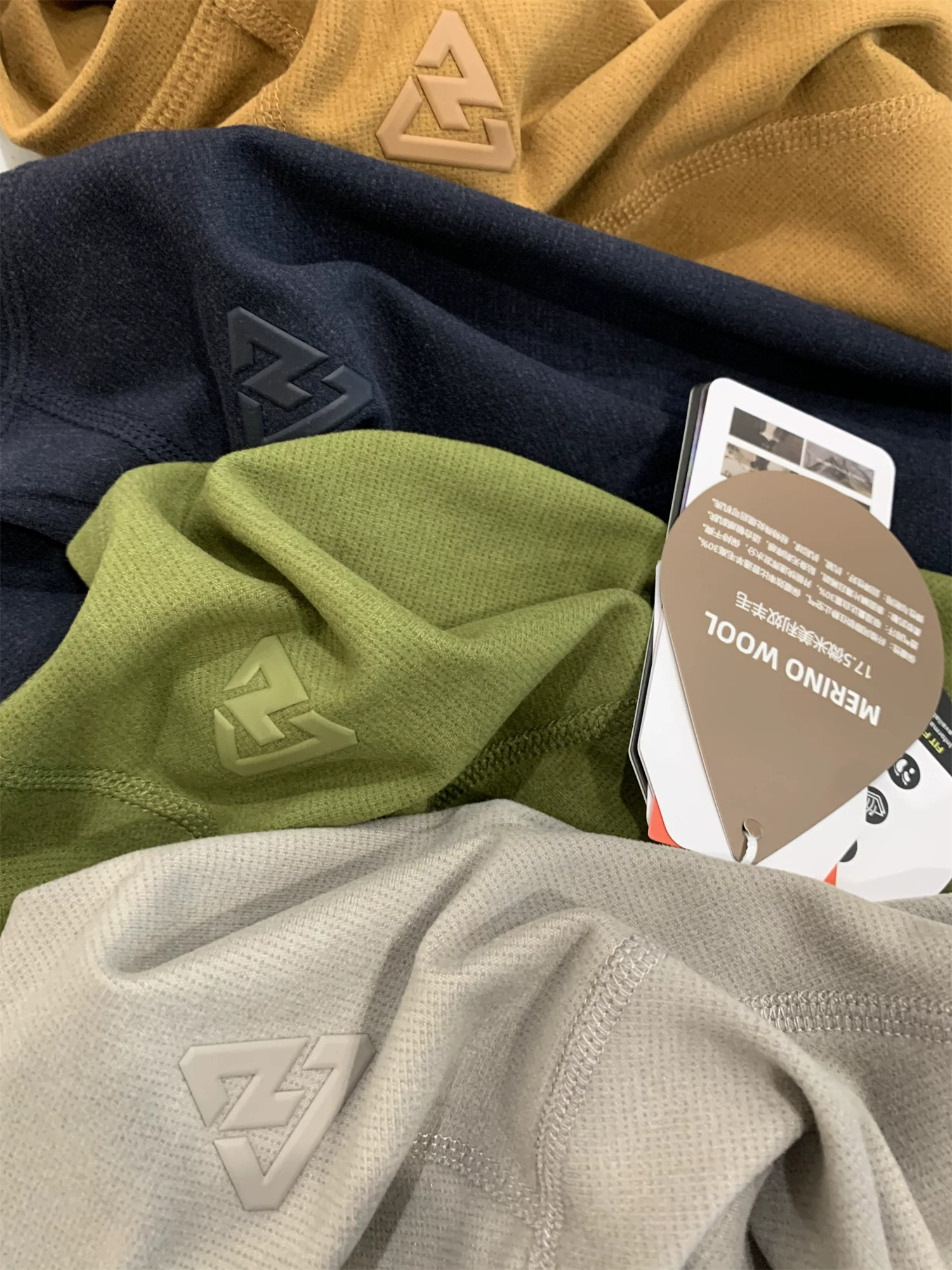 Áo thun giữ nhiệt Don Quixote Dynamic Warmth! Thoáng khí, thấm hút mồ hôi và giữ nhiệt hồng ngoại xa ngoài trời.