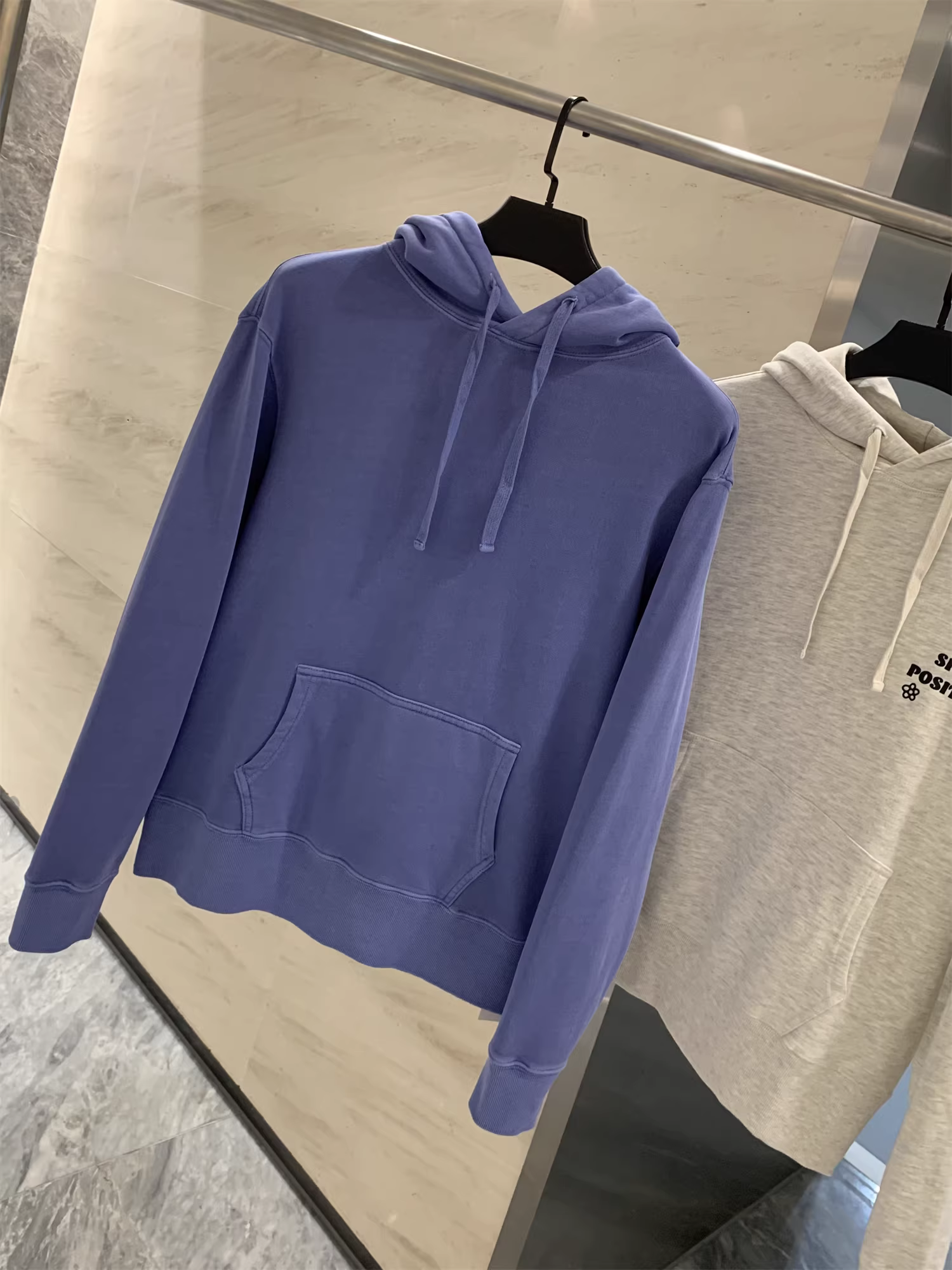 Don Quixote Khuyến mãi đặc biệt hàng ngày! Áo nỉ có mũ trùm đầu kiểu dáng mùa xuân và mùa thu, thân thiện với da, có nhiều màu trơn/in họa tiết, có nhiều tùy chọn