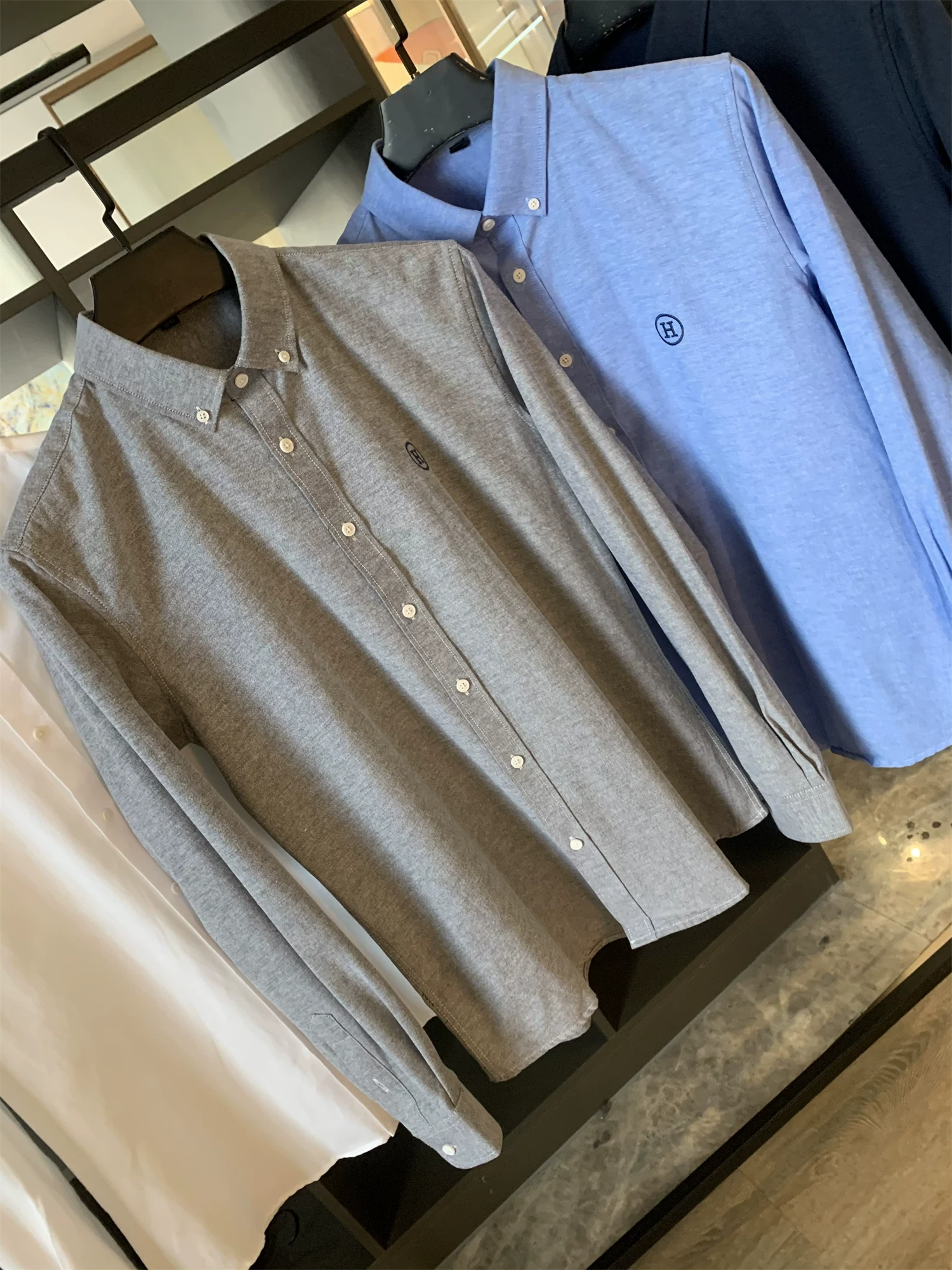 Logo thêu Don Quixote H! Vải Oxford chất lượng cao! Xu hướng áo sơ mi dài tay đa năng dành cho nam giới mùa thu.