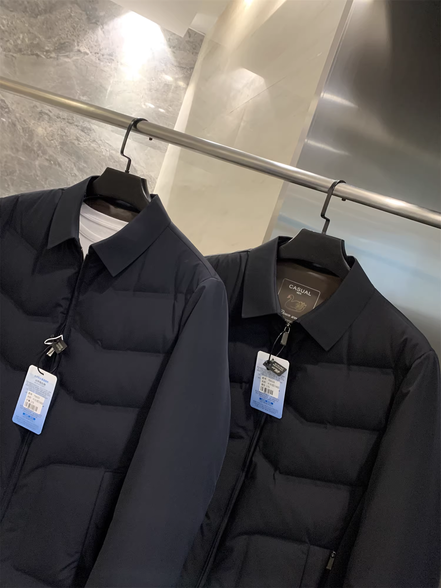 Áo khoác lông vũ nam Don Quixote Milk Silk + 90% lông vũ trắng! Áo khoác mùa đông có cổ phối chất liệu cotton lụa, lót lông vũ.