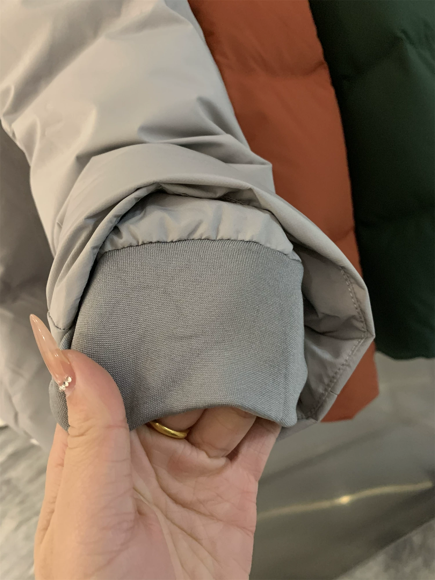 Ưu đãi hàng ngày của Don Quixote! Áo khoác phao liền mạch mùa đông dành cho nam và nữ, áo khoác phao có mũ trùm đầu dày và mềm mại.