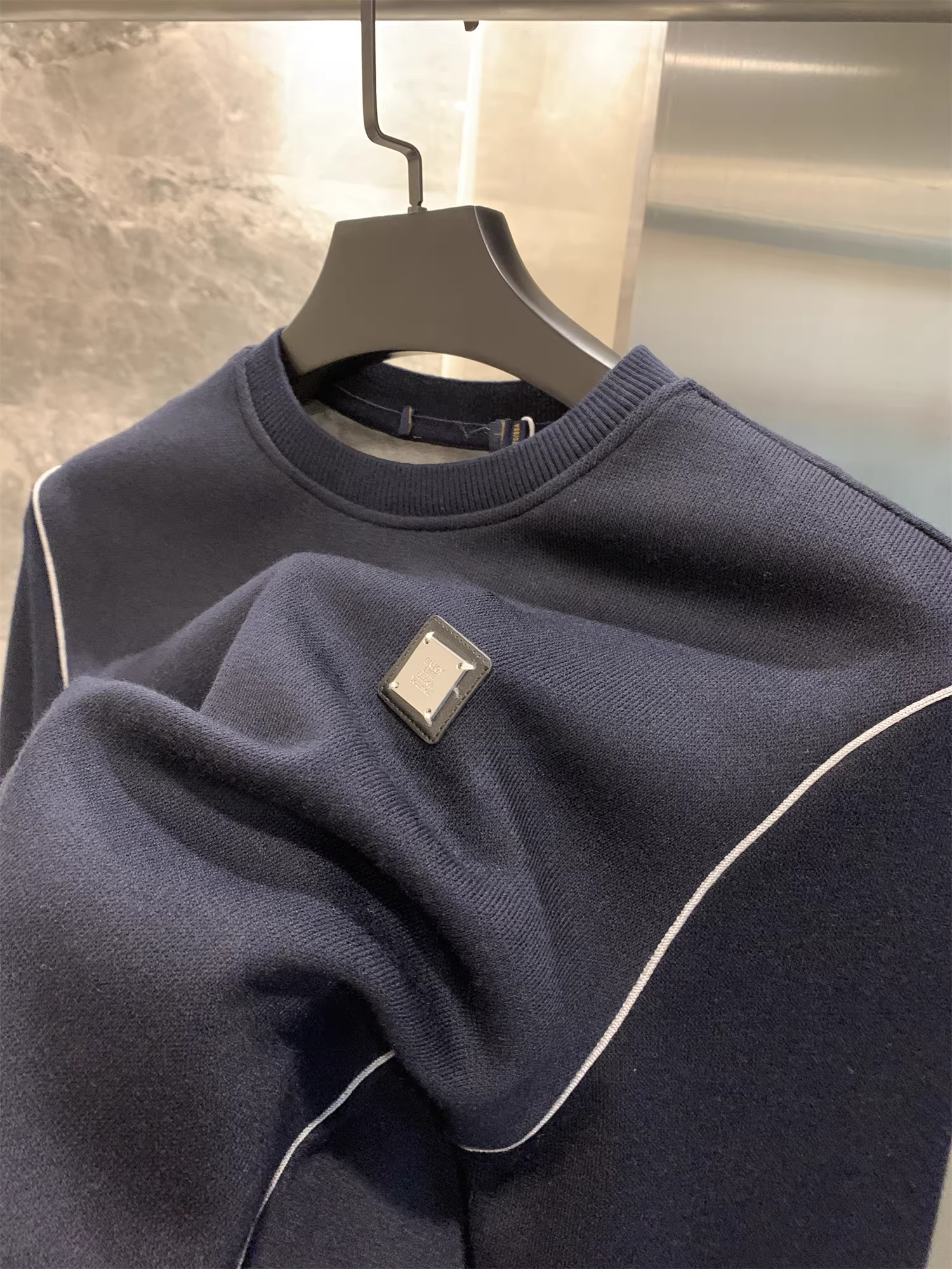 Áo len dài tay nam Don Quixote H, kiểu dáng cổ điển! Có lớp lót lông cừu ấm áp tích hợp! Áo len dài tay mùa thu đông, chất liệu lông cừu, kiểu dáng thường ngày, ấm áp dành cho nam.