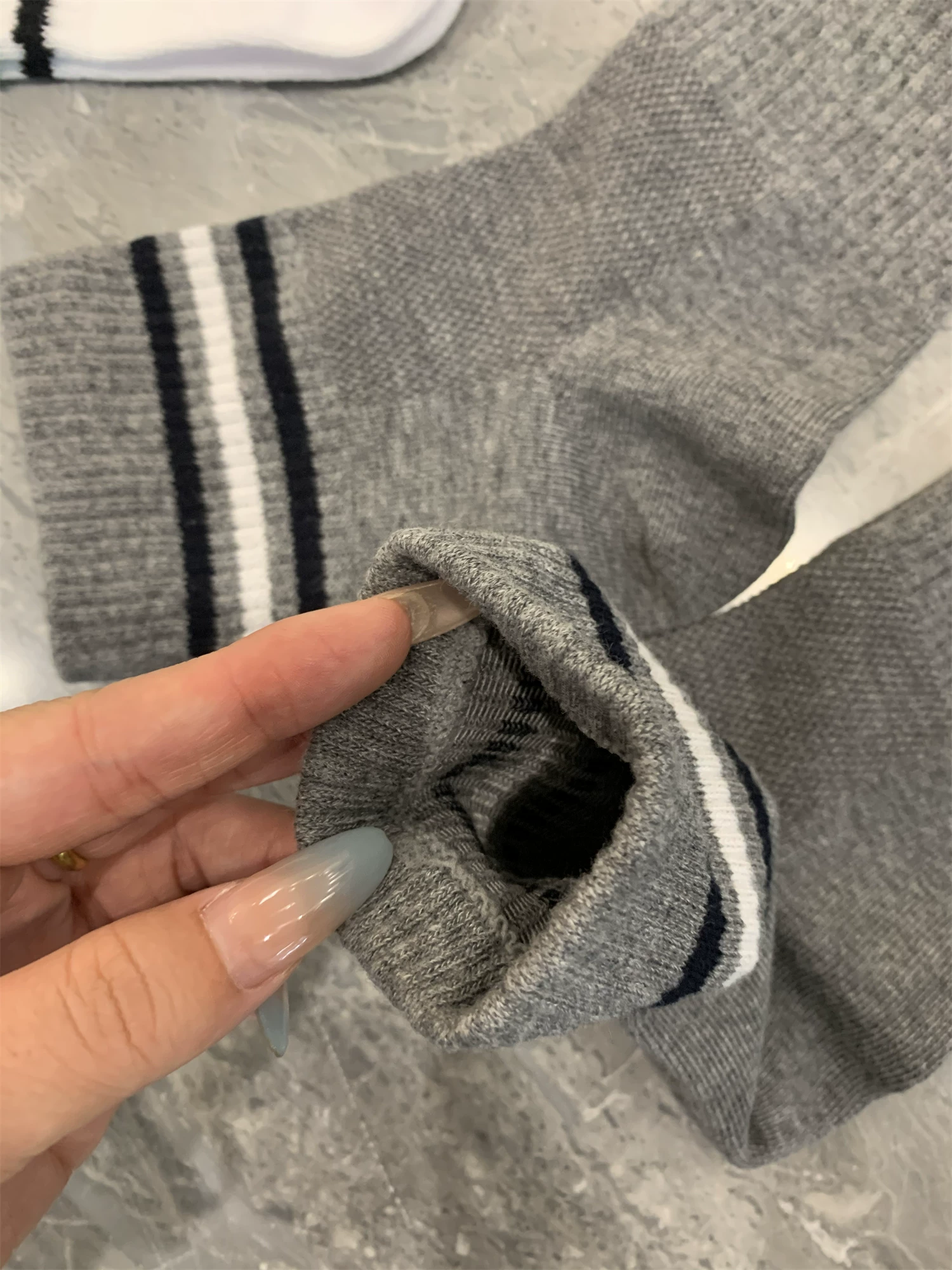 Giảm giá hàng ngày của Don Quixote! Một thẻ, ba đôi! Tất đan len thoáng khí, cổ thấp, phải có.