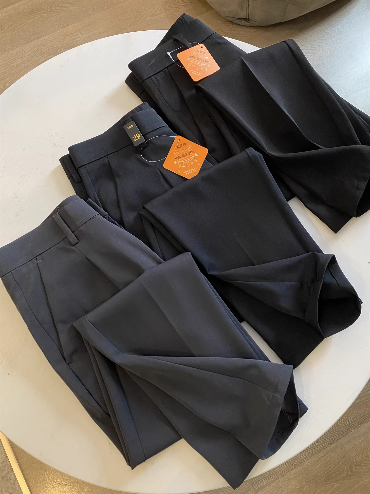 Don Quixote là một món đồ không thể thiếu! Thật thoải mái! Quần âu nam dáng thẳng chất liệu mềm mại, thích hợp cho mùa xuân và mùa hè.