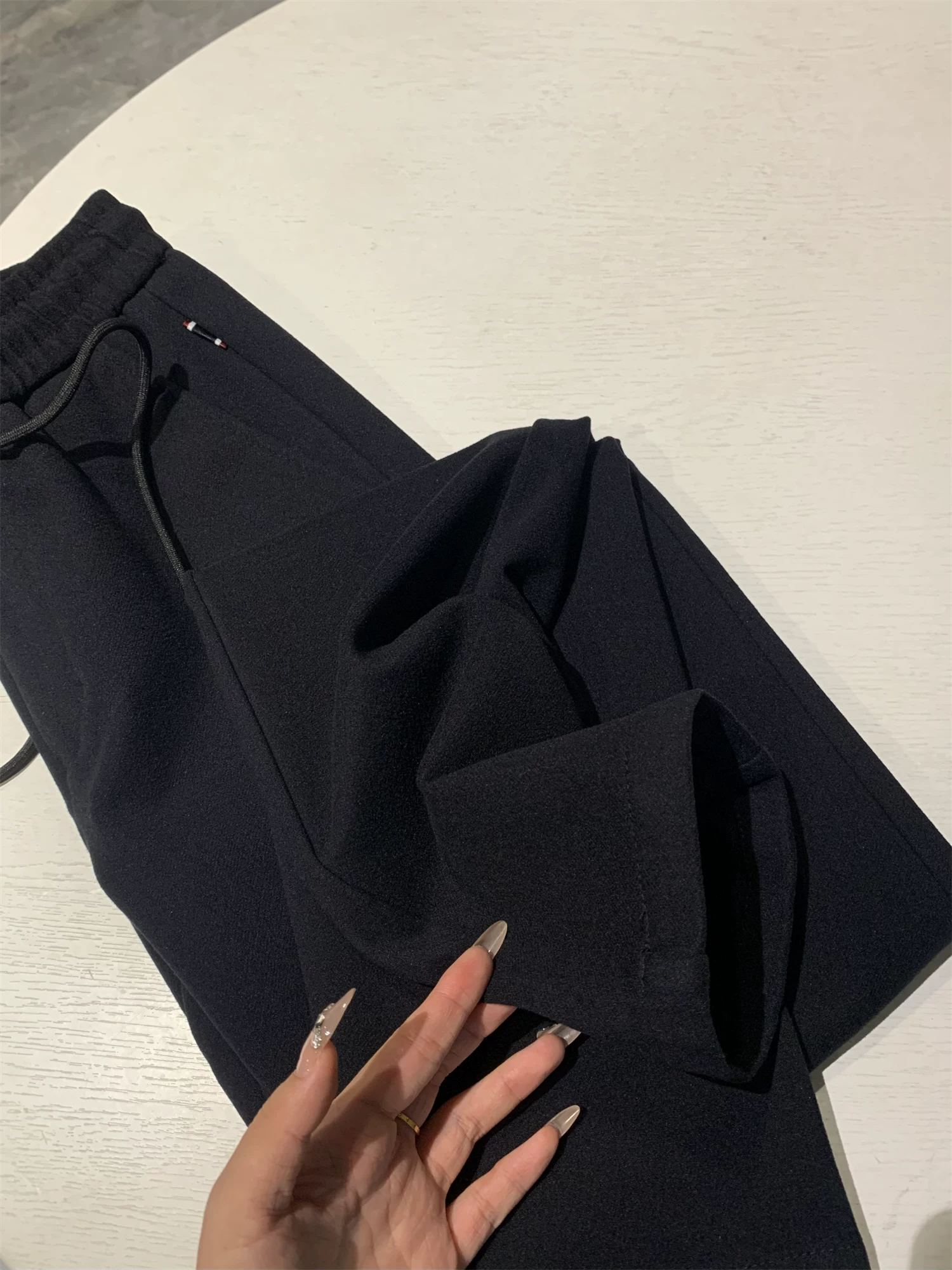 Quần dài nam Don Quixote Clearance! Quần dài thẳng, chất liệu thoáng khí, thấm hút mồ hôi, màu trơn, đa năng, phong cách thường ngày, thích hợp cho mùa thu đông.