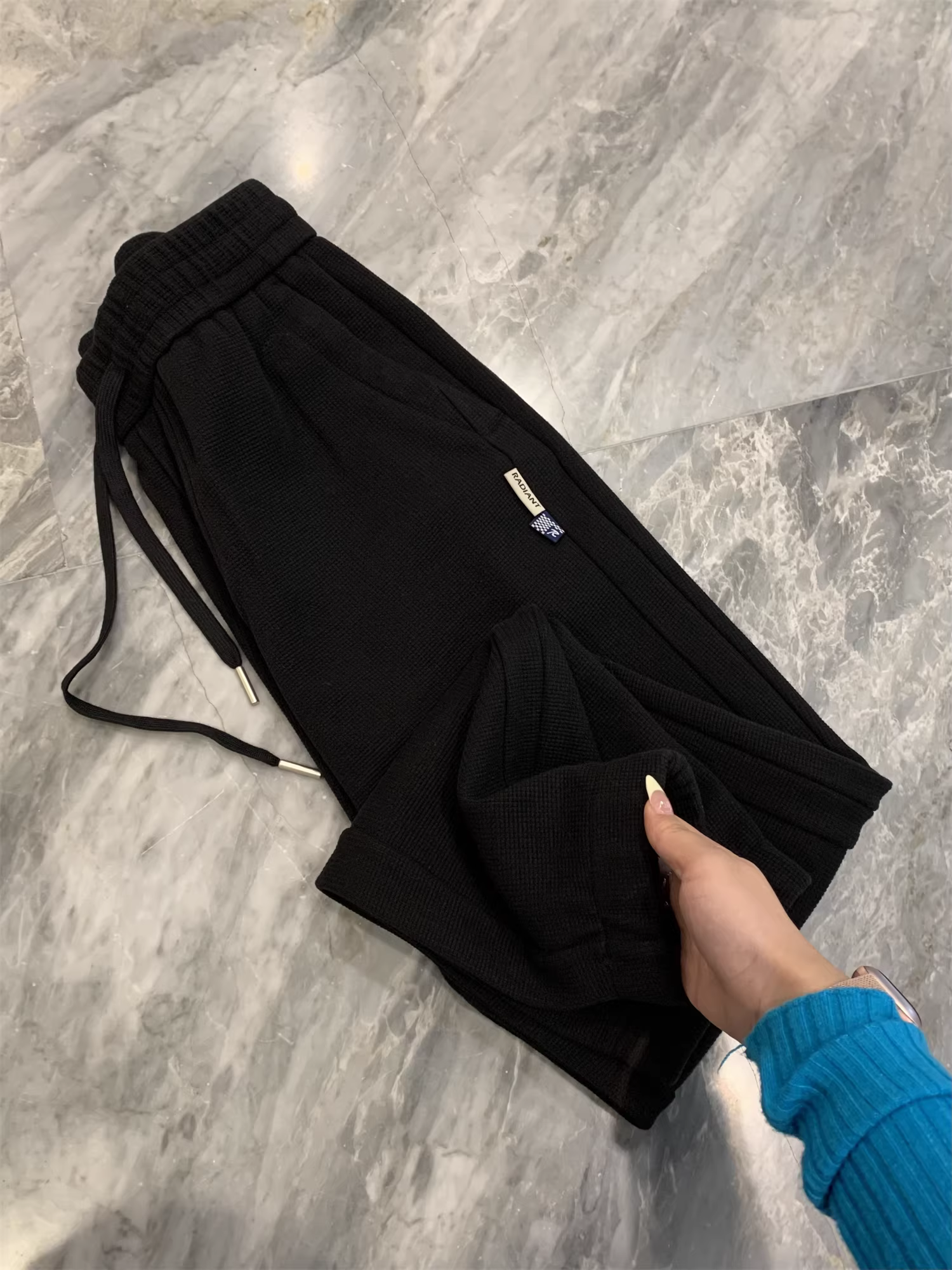 Chuỗi chương trình mùa đông Don Quixote! Có lớp lót lông cừu và được làm dày! Quần thể thao chất liệu kẻ sọc, cạp chun co giãn, kiểu dáng thường ngày.