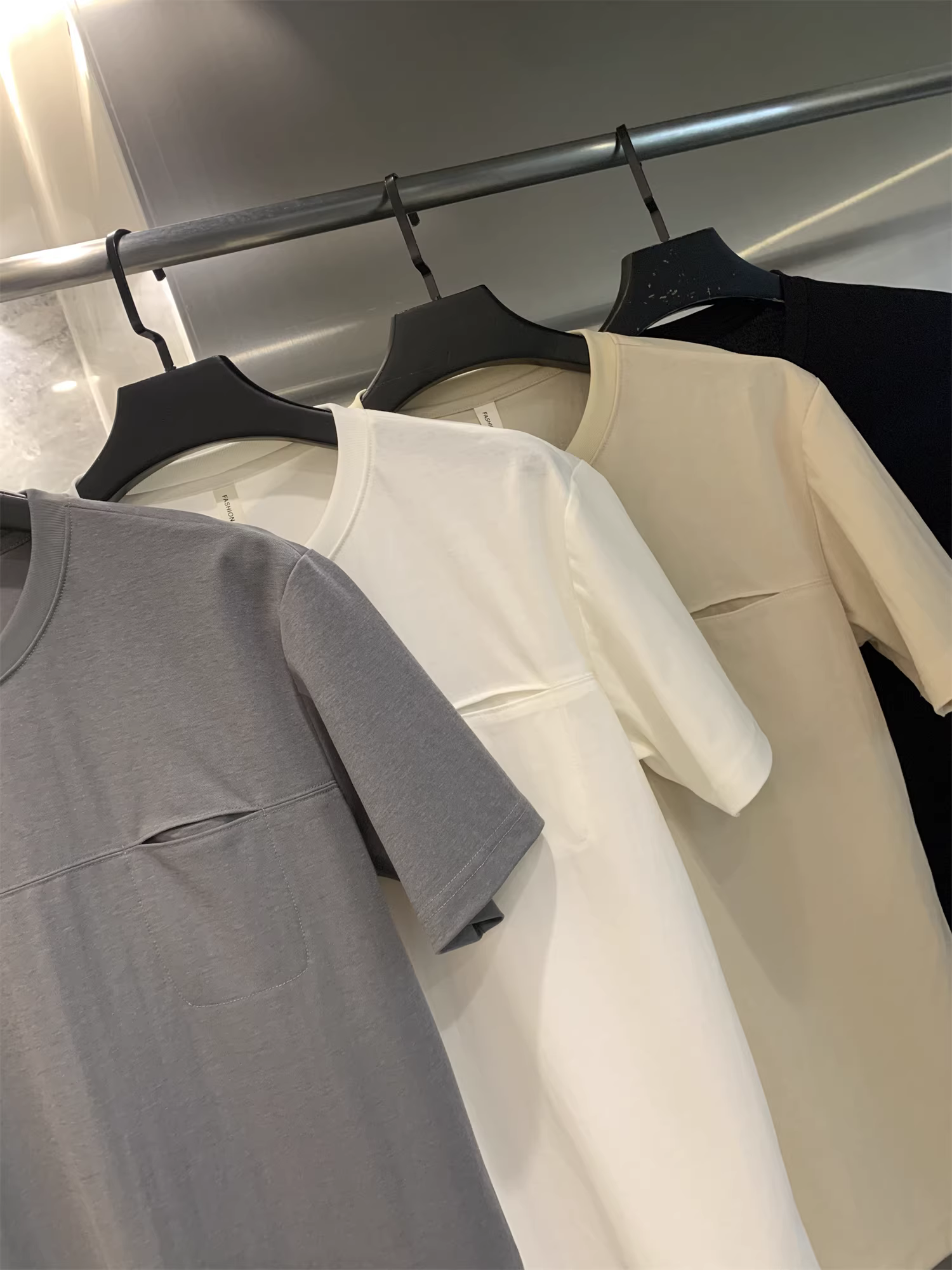 Dòng thiết kế Don Quixote! Phong cách giản dị của Mỹ! Áo thun ngắn tay chất liệu dệt kim dày dặn, thoáng khí, màu trơn, đa năng.