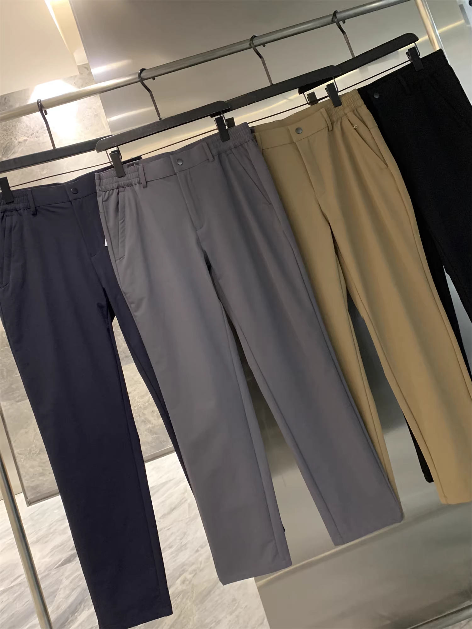 Công nghệ đen bốn lớp chống thấm Don Quixote! Quần âu nam dáng thẳng, chất liệu mềm mượt như lụa, kiểu dáng mới xuân hè.