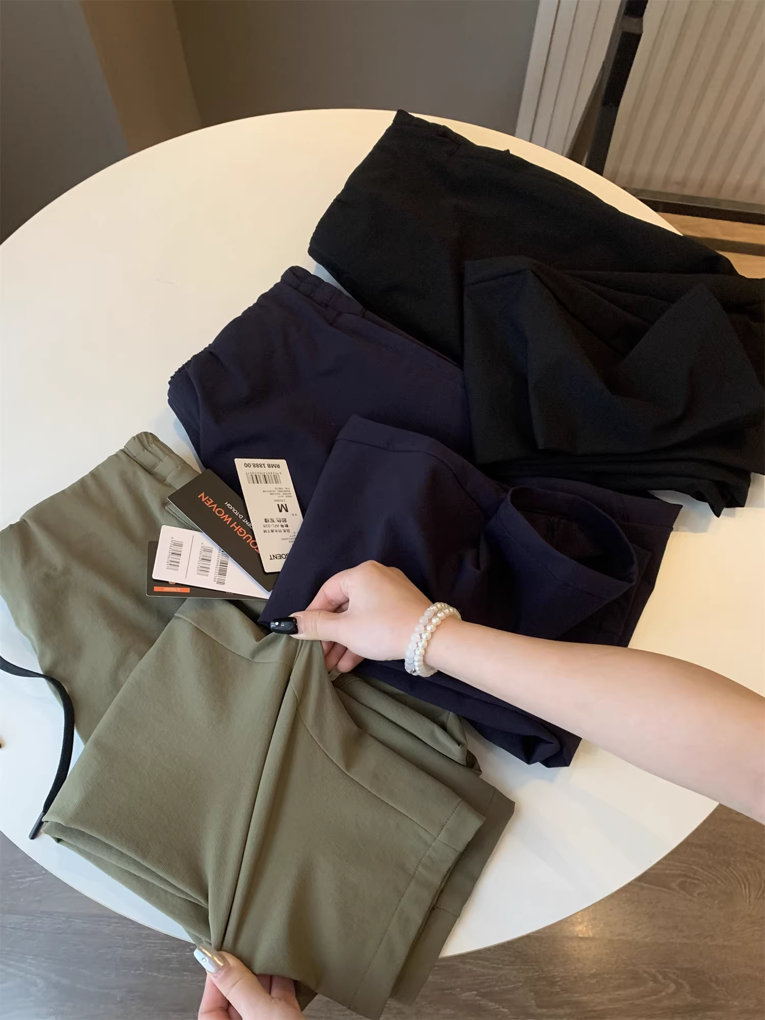 Don Quixote: Món đồ cần thiết tối ưu khi đi ngoài trời! Quần âu nam chất liệu thoáng khí, chống gió, co giãn bốn chiều, kiểu dáng thẳng, thích hợp cho mùa thu và mùa đông.