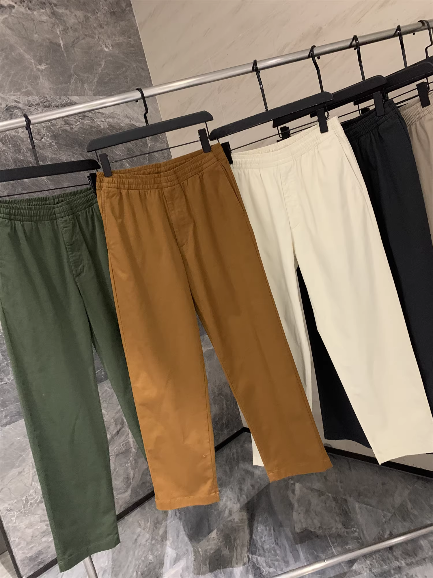 Don Quixote: Giá trị vượt trội so với tiền! Có bán tại các cửa hàng với giá 199! Quần âu nam phong cách Nhật Bản, thoải mái, thoáng khí, thích hợp cho mùa thu.