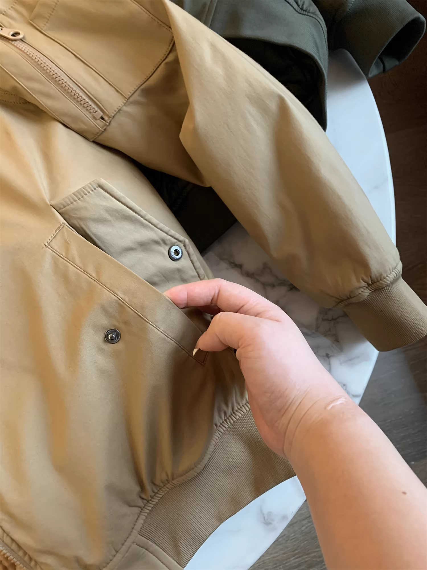 Áo khoác nam Don Quixote kiểu Mỹ! Áo khoác mùa đông nam màu trơn, dáng rộng, đa năng, có lớp lót bông.