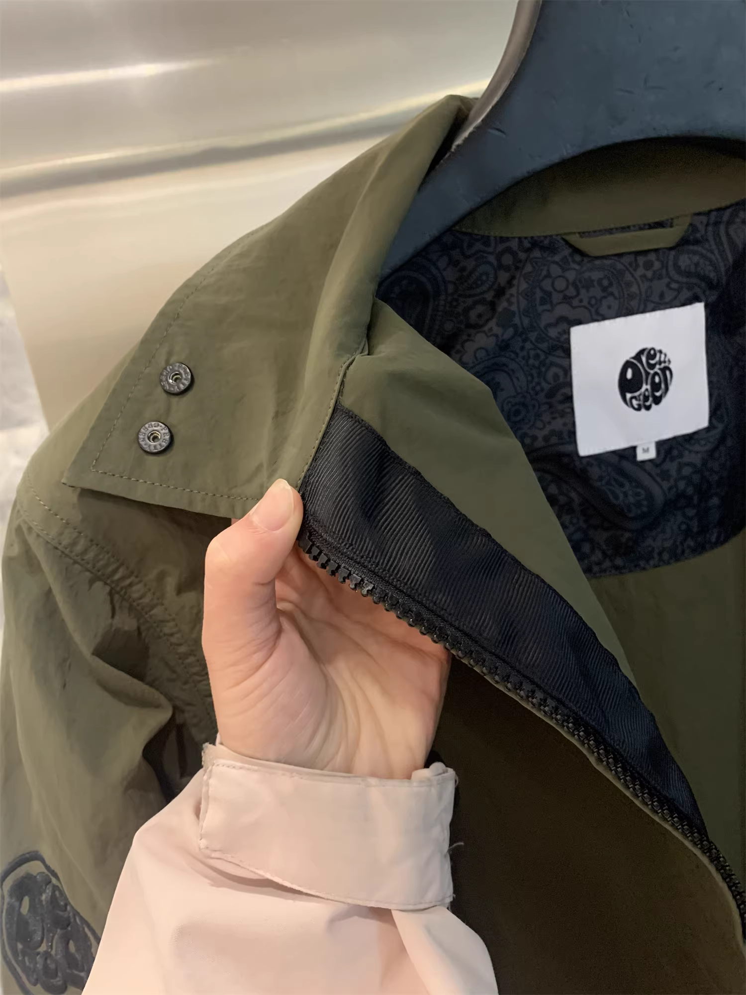 Áo khoác kiểu áo sơ mi nam Don Quixote High Street Goods! Chất liệu nylon kim loại dệt tùy chỉnh, có họa tiết xếp ly, mềm mại và thoáng khí.