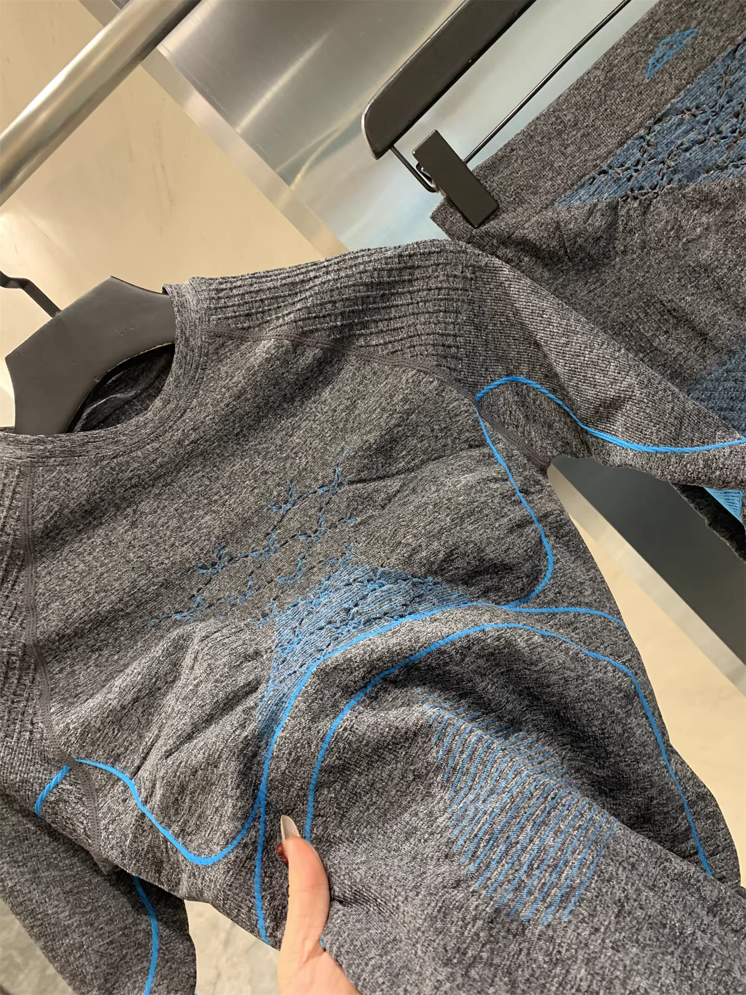 Don Quixote được thiết kế nhân tạo! Bộ đồ lót giữ nhiệt mùa thu đông dành cho nam và nữ có chức năng giữ nhiệt, quần áo bó sát.