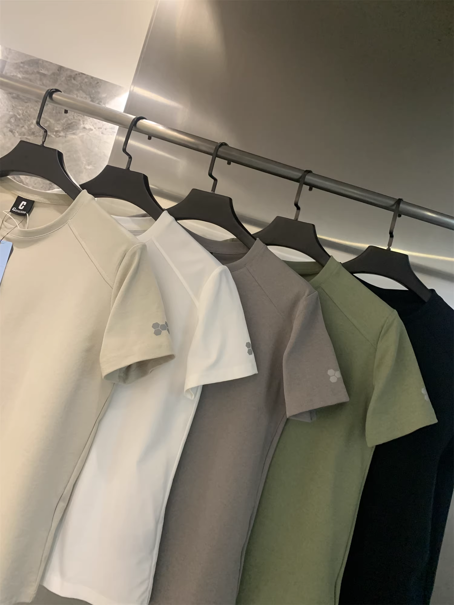 Dòng sản phẩm Don Quixote Outdoor Quick-Dry! Xu hướng áo thun ngắn tay cổ tròn đa năng, thoáng khí, có độ đàn hồi cao dành cho nam giới trong mùa hè.