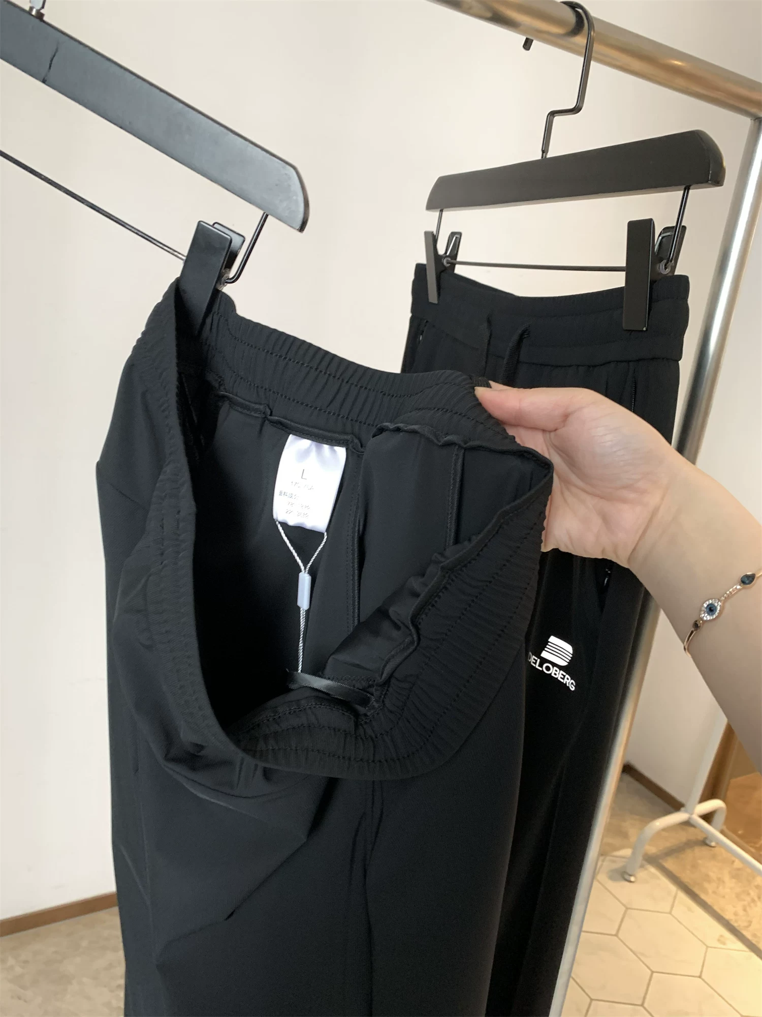 Thương hiệu Don Quixote! Chất liệu lụa đá co giãn cao! Quần thể thao/quần suông lưng thun co giãn mùa hè dành cho nam.