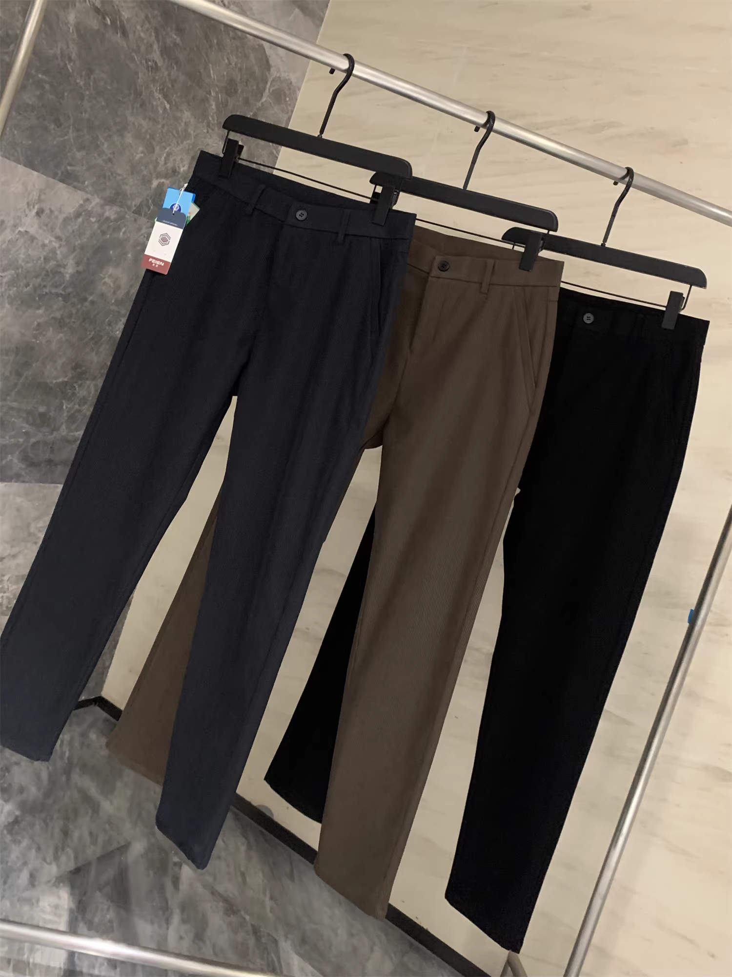 Dòng sản phẩm Don Quixote! Chất liệu dệt kim có gân! Quần âu nam thời trang đa năng, dáng thẳng.