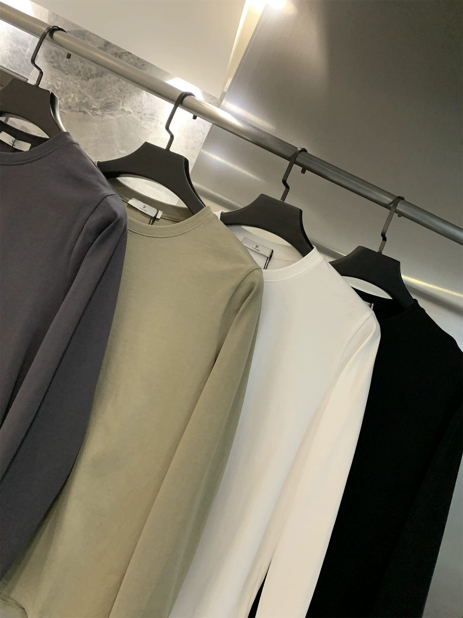 Áo thun Don Quixote 100% cotton! Trọng lượng cao 290G! Màu trơn đa năng, cổ tròn, tay dài, kiểu dáng thời trang, thích hợp làm lớp áo lót.