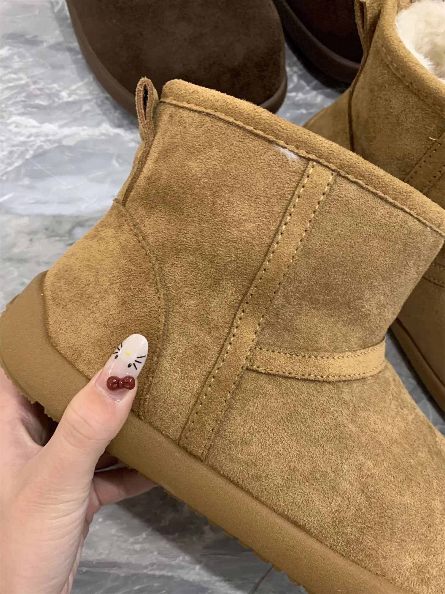 Giày lười Don Quixote Big Head! Mặt trên bằng da lộn lông dài, dày và ấm áp, giày cotton đế dày unisex, hợp thời trang.