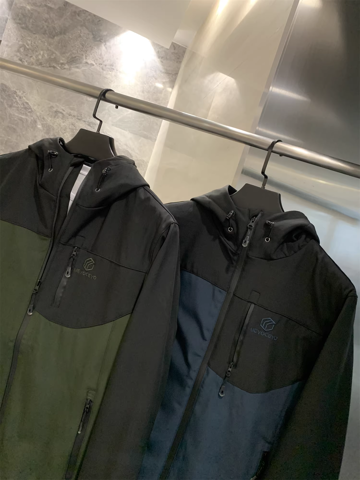 Đồ dùng cần thiết khi đi ngoài trời Don Quixote! Thiết kế phối màu! Áo khoác có mũ trùm đầu ấm áp, lót lông cừu, chống gió mùa thu đông dành cho nam.