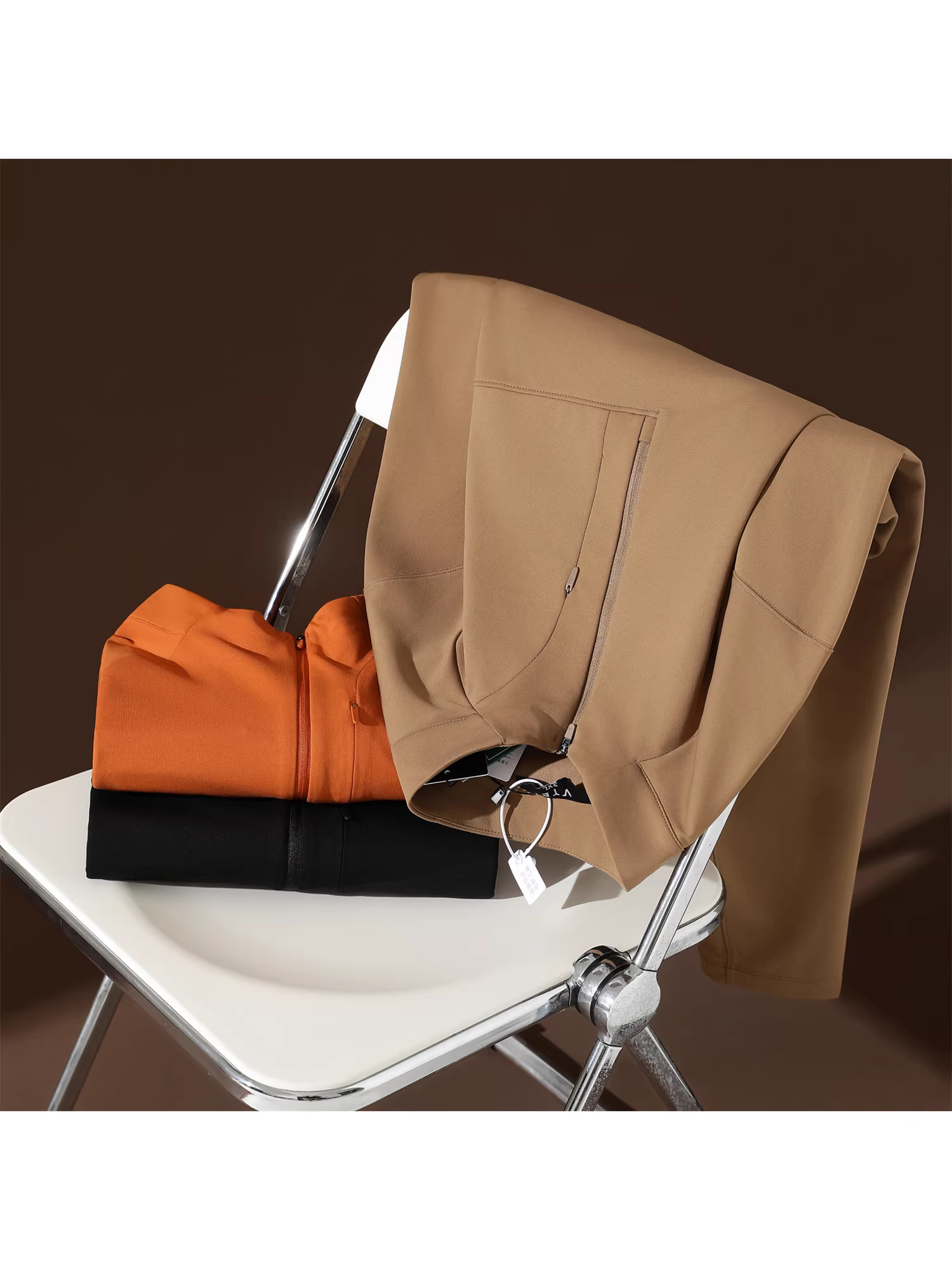 Don Quixote là đỉnh cao của sự giá trị tương quan với tiền bạc! Áo thun nỉ nửa khóa kéo kiểu dáng thể thao ngoài trời giữ ấm nhanh mùa thu đông dành cho nam.