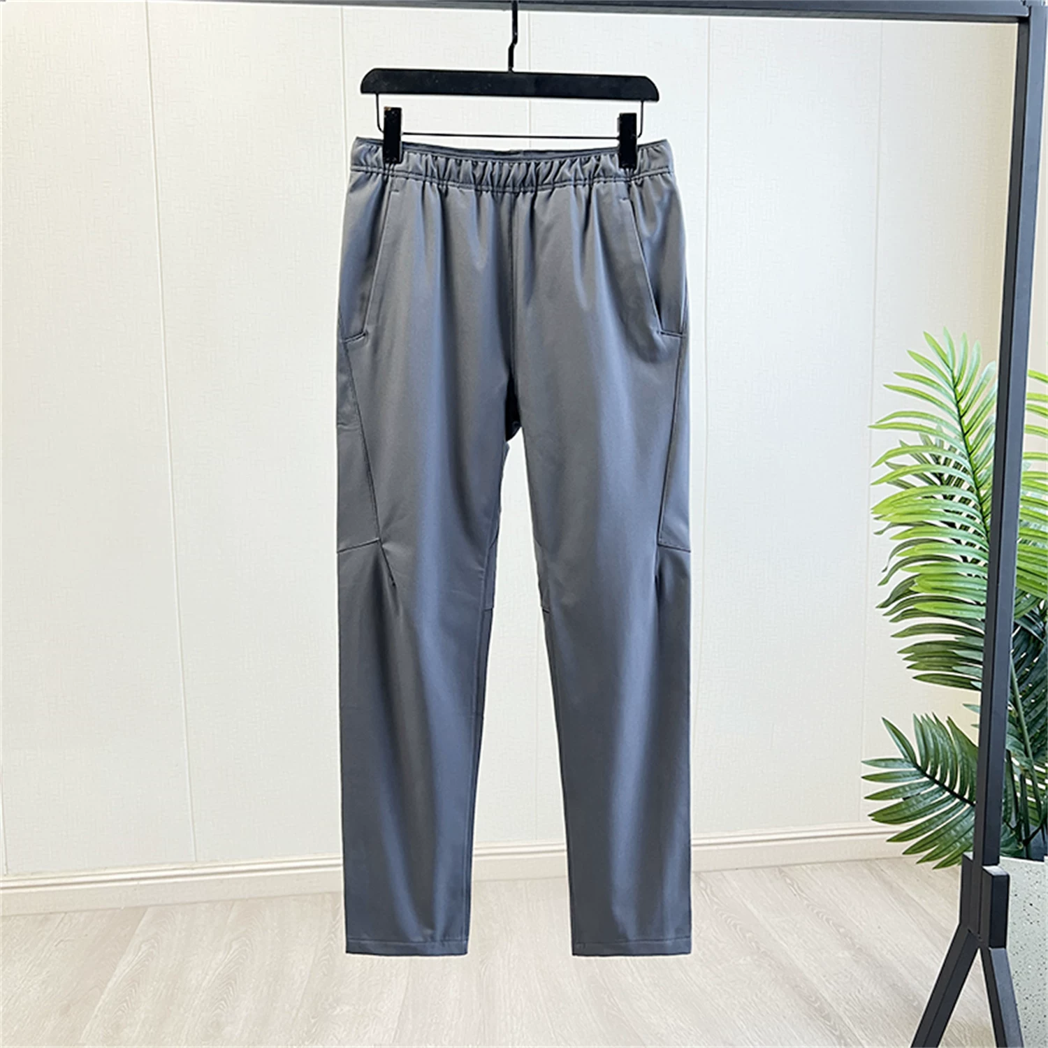 Quần thần kỳ của cửa hàng Don Quixote! Thân thiện với làn da và ấm áp! Quần ngoài trời nhẹ, lót lông cừu, may 3D dành cho nam, thích hợp cho mùa thu và mùa đông.