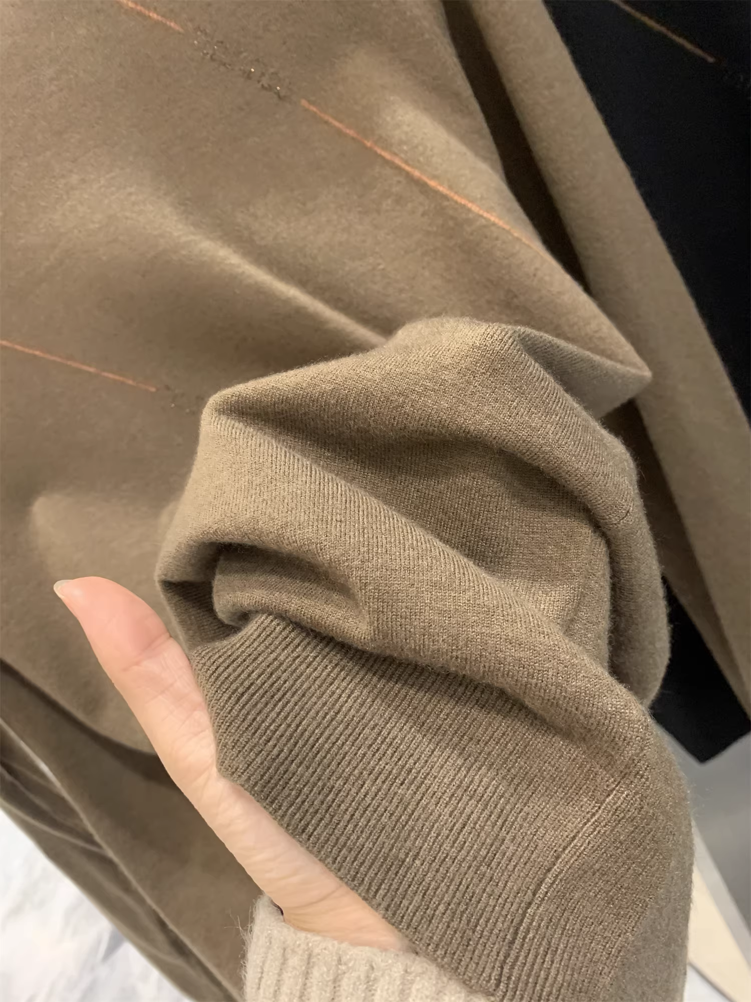 Áo len Don Quixote dệt kim mịn, thoáng khí và thân thiện với làn da! Áo len chui đầu cổ tròn đa năng, phong cách thường ngày dành cho nam giới trong mùa xuân và mùa thu.