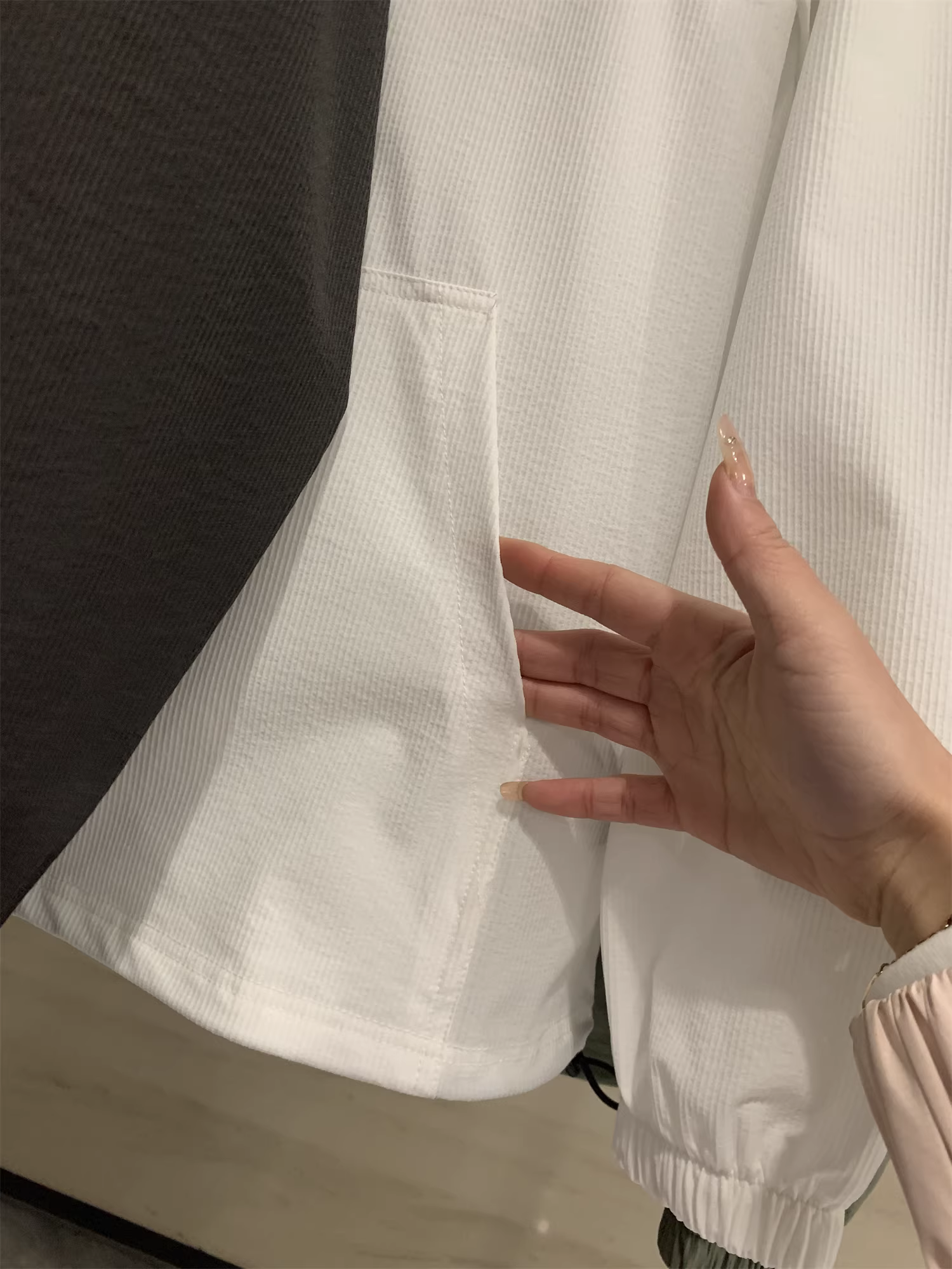 Áo khoác Don Quixote đa năng! Công nghệ nhanh khô! Áo nửa khóa kéo cổ đứng nhẹ, chống gió và chống thấm nước.