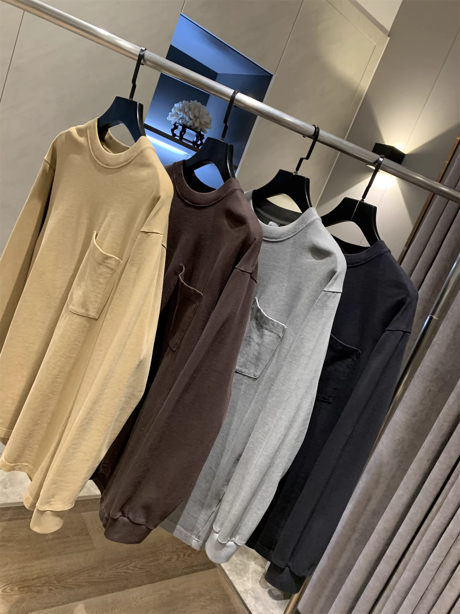 Don Quixote Enzyme Wash! Áo thun nam mùa xuân bằng vải cotton nguyên chất màu trơn cổ tròn dài tay có túi Áo thun hợp thời trang