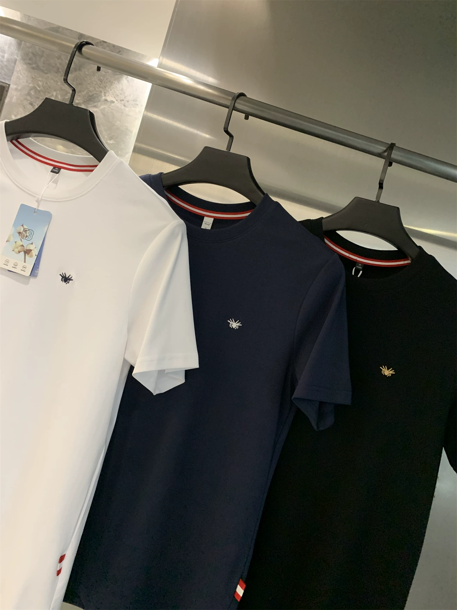 Don Quixote rất khuyến khích! Áo thun cotton dài sợi, chất liệu amoniac lỏng! Áo thun nam mùa hè màu trơn, đa năng, kiểu dáng thời trang.