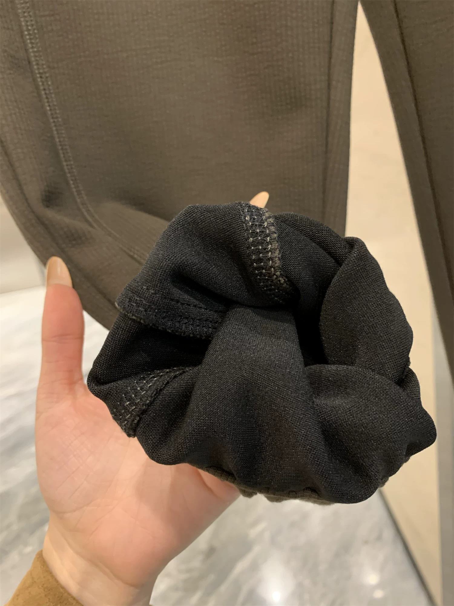 Ưu điểm của dòng sản phẩm Don Quixote H! Quần dài và quần thể thao nam chất liệu dày dặn, ấm áp, thiết kế 3D, cạp chun co giãn, kiểu dáng xuông, thích hợp cho mùa thu đông.