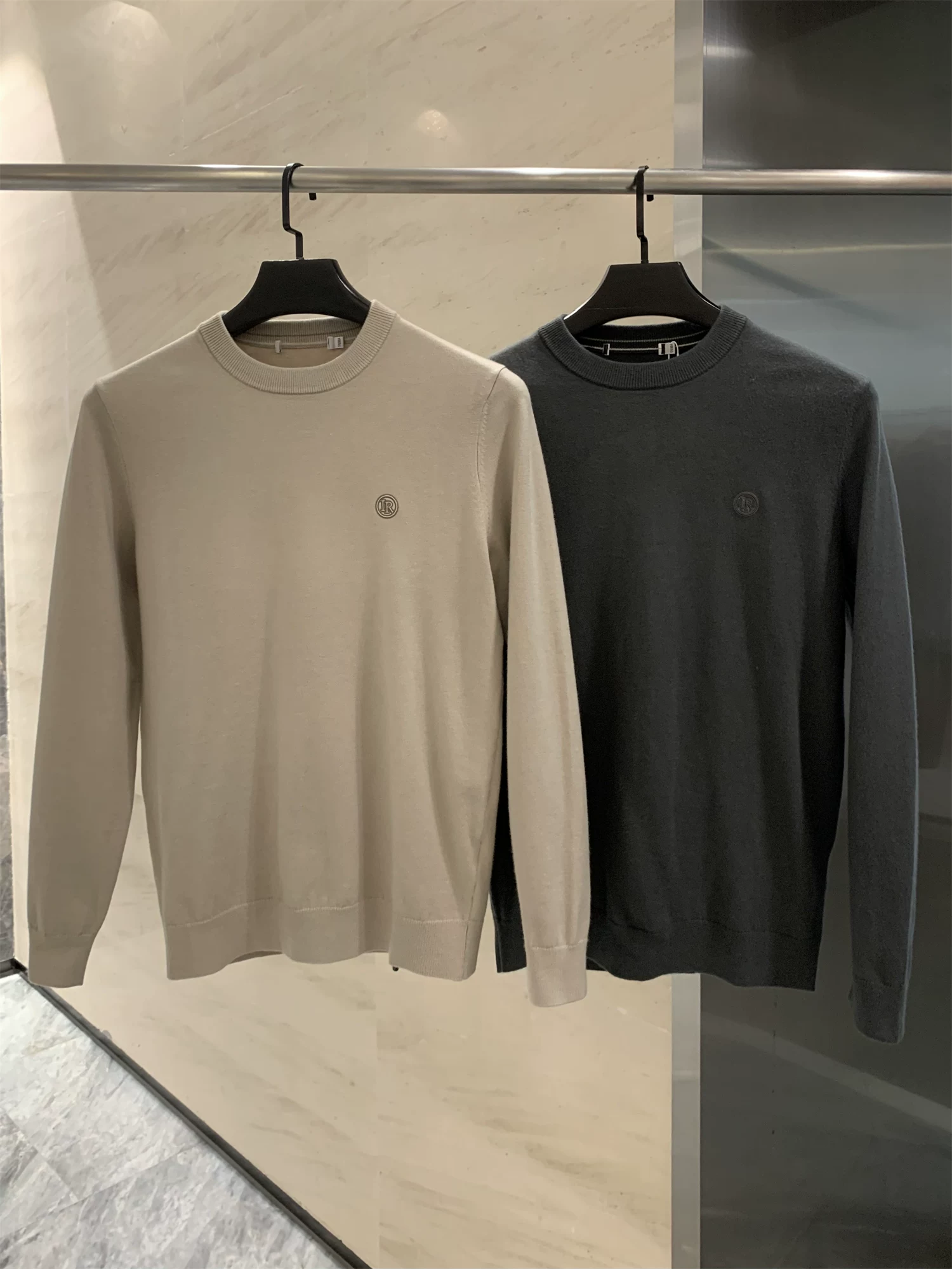 Ưu điểm của len pha Don Quixote! Áo len dài tay cổ tròn in họa tiết thông thường mùa thu mới dành cho nam.