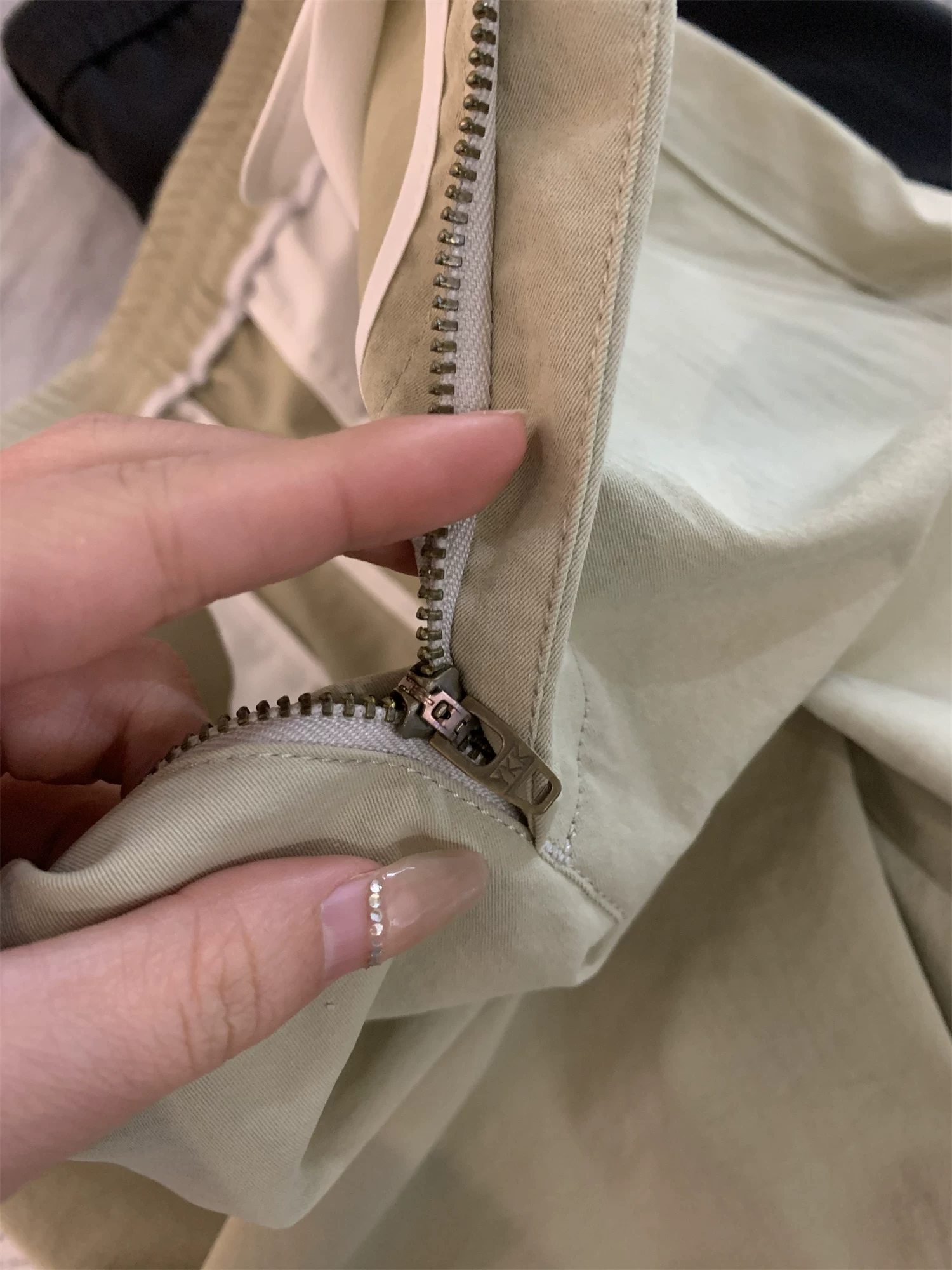 Đơn đặt hàng của công ty Don Quixote ODM! Công nghệ cotton siêu mềm! Quần âu nam dáng thẳng, chất liệu chống nhăn, thân thiện với da, mẫu mới mùa xuân.