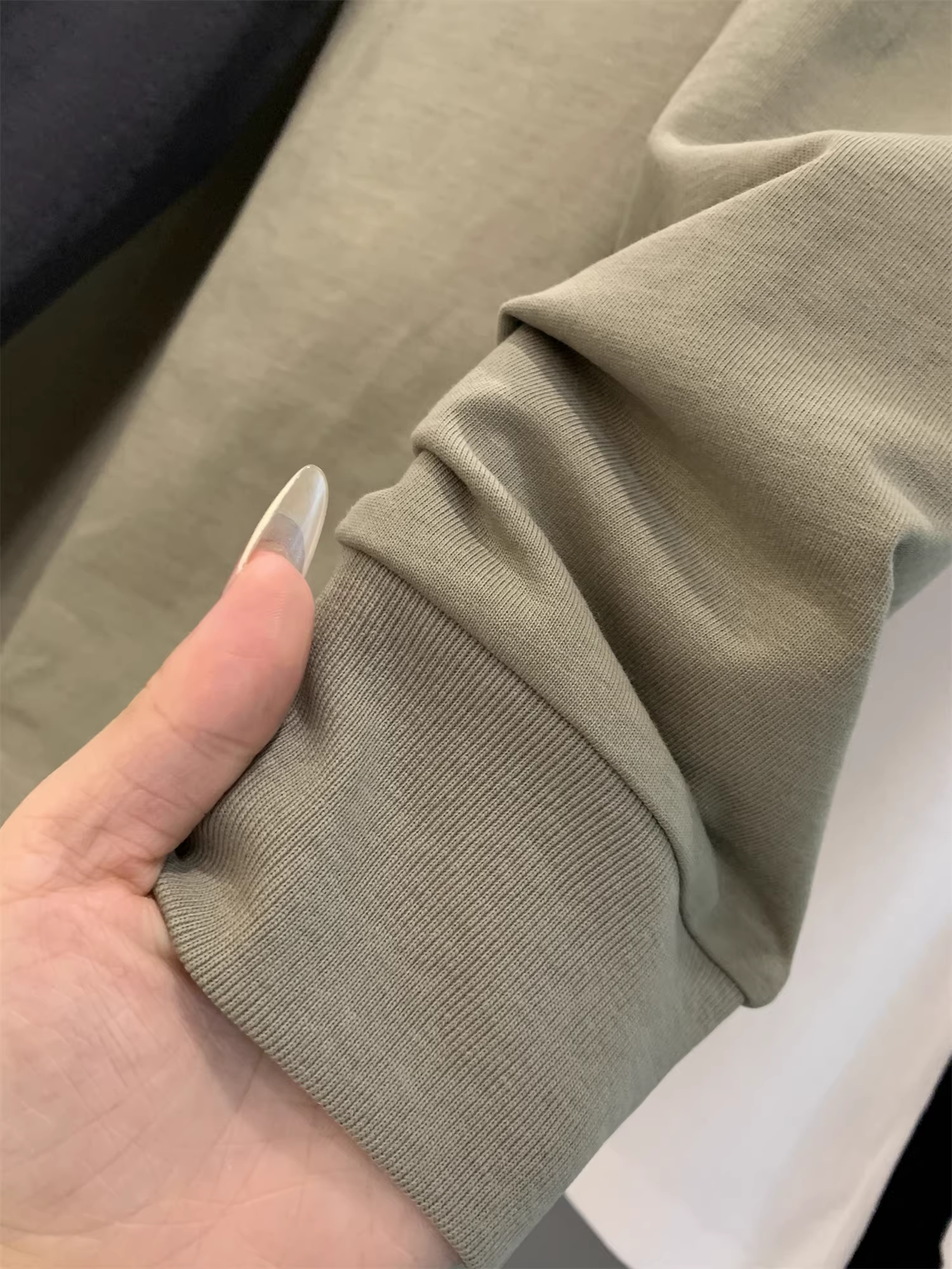 Áo thun Don Quixote 100% cotton! Trọng lượng cao 290G! Màu trơn đa năng, cổ tròn, tay dài, kiểu dáng thời trang, thích hợp làm lớp áo lót.