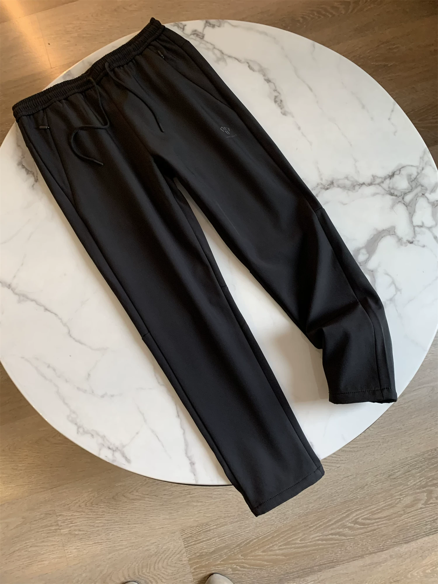 Áo lông cừu chống lạnh Don Quixote! Thân thiện với da và ấm áp! Quần dài và quần thể thao nam có lưng thun, dáng thẳng, mặc thường ngày, thích hợp cho mùa thu đông.