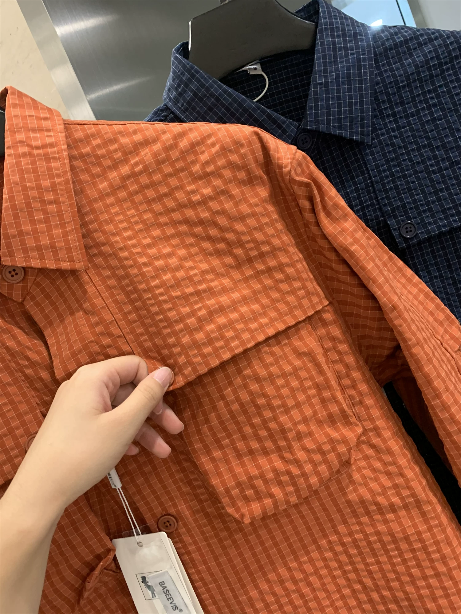 Đơn đặt hàng của công ty Don Quixote ODM! Kết cấu vải gạc hơi nhăn! Áo khoác nam nữ kiểu dáng thời trang, chất liệu vải gạc hơi nhăn.